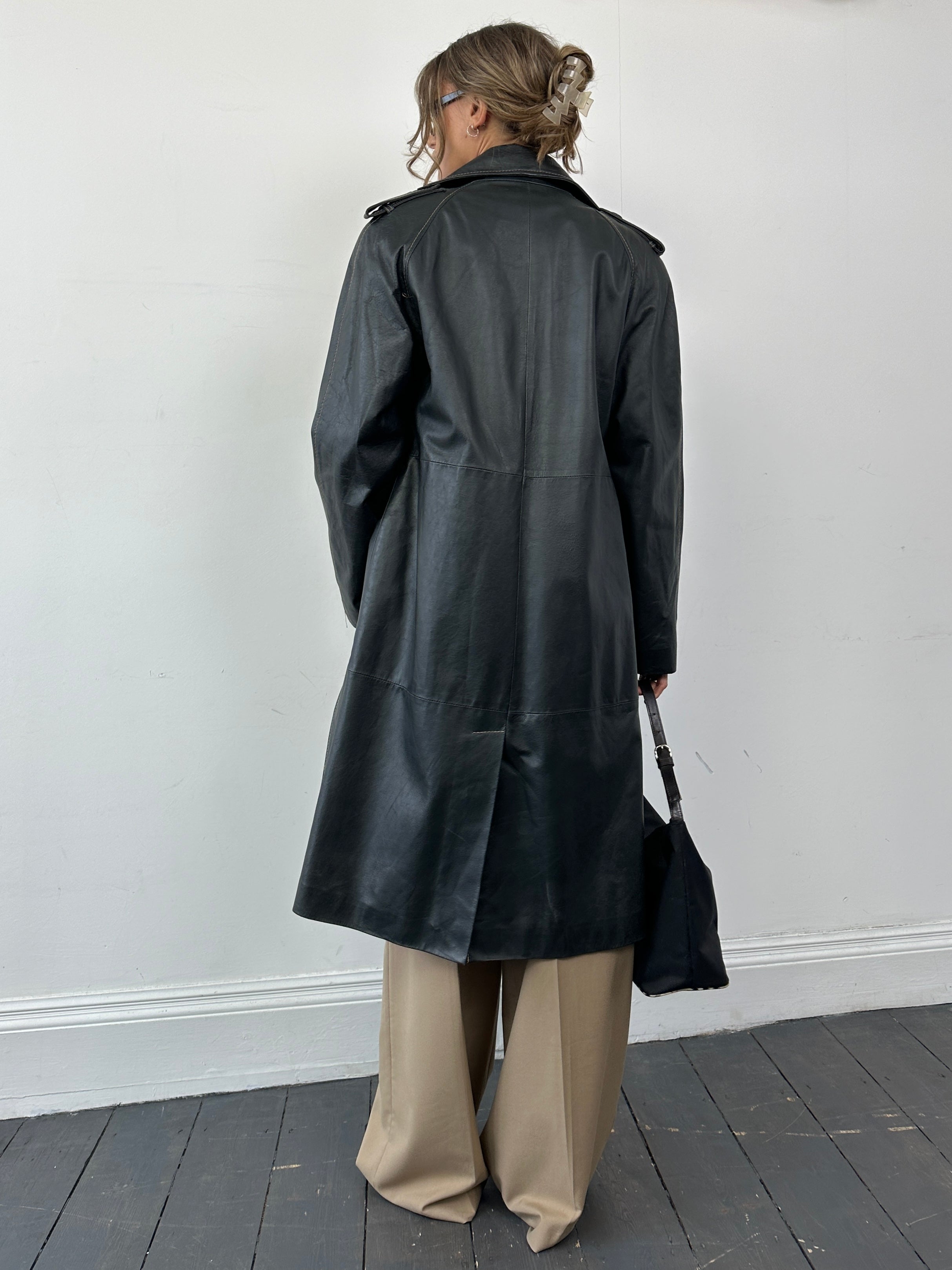 Conbipel leather trench coat with contrast stitching, double-breasted design, and classic collar in size M.