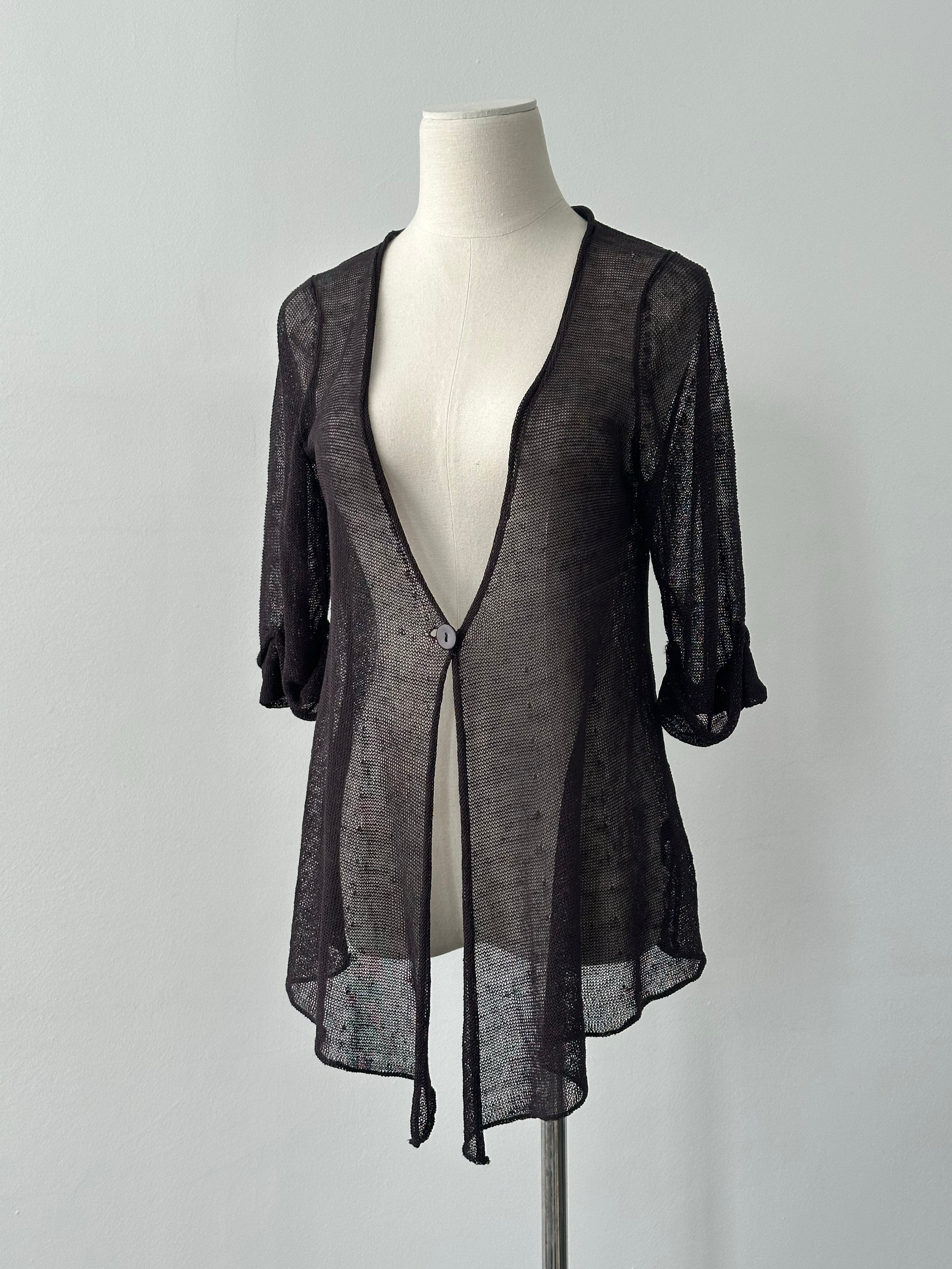 Vintage 2000s linen single button cardigan in size M, soft beige color, with a classic collar and button closure.