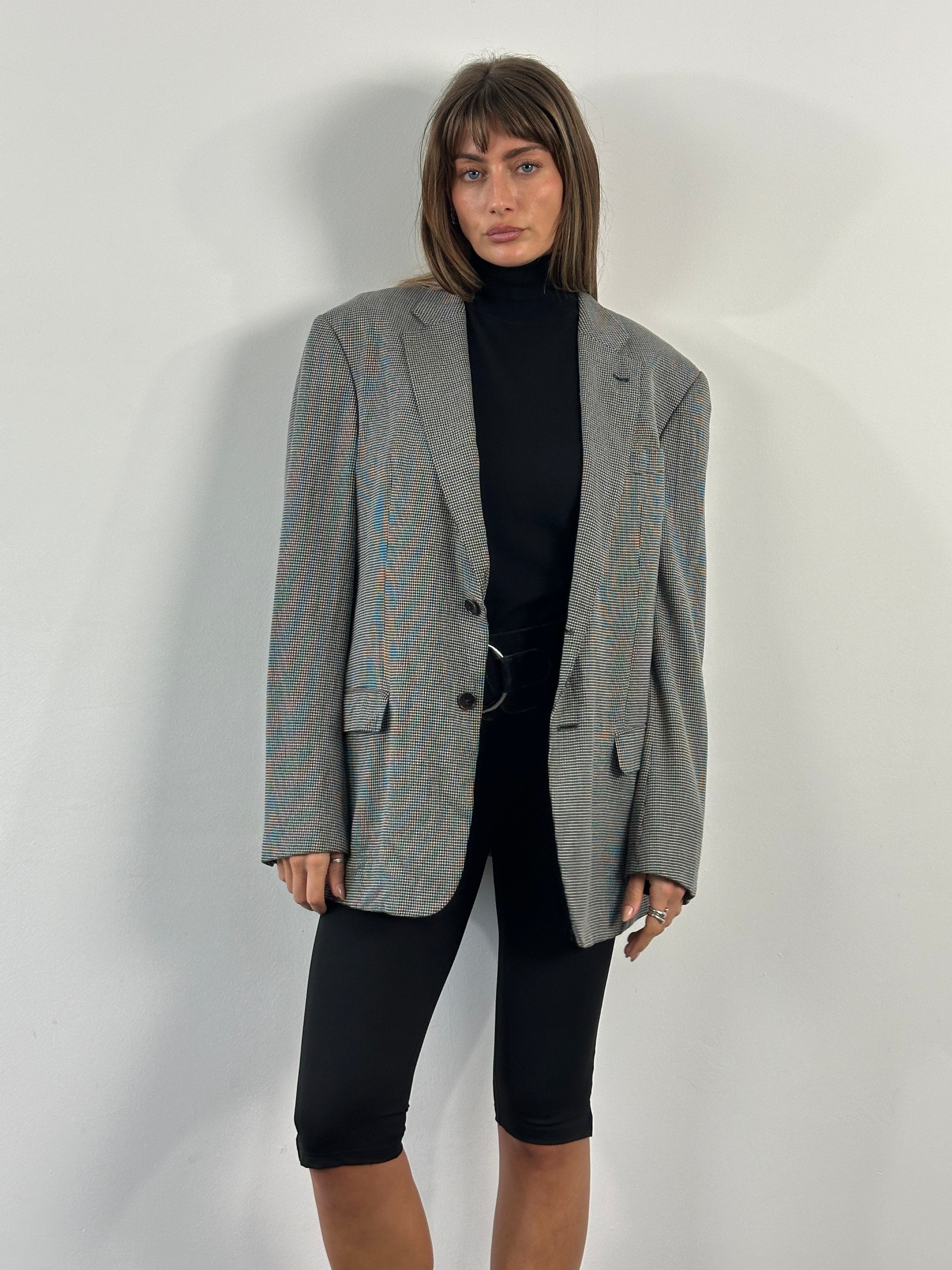 Armani Collezioni 2000s wool single-breasted blazer in size 42R/XL, dark tailored blazer with notch lapel and classic fit.