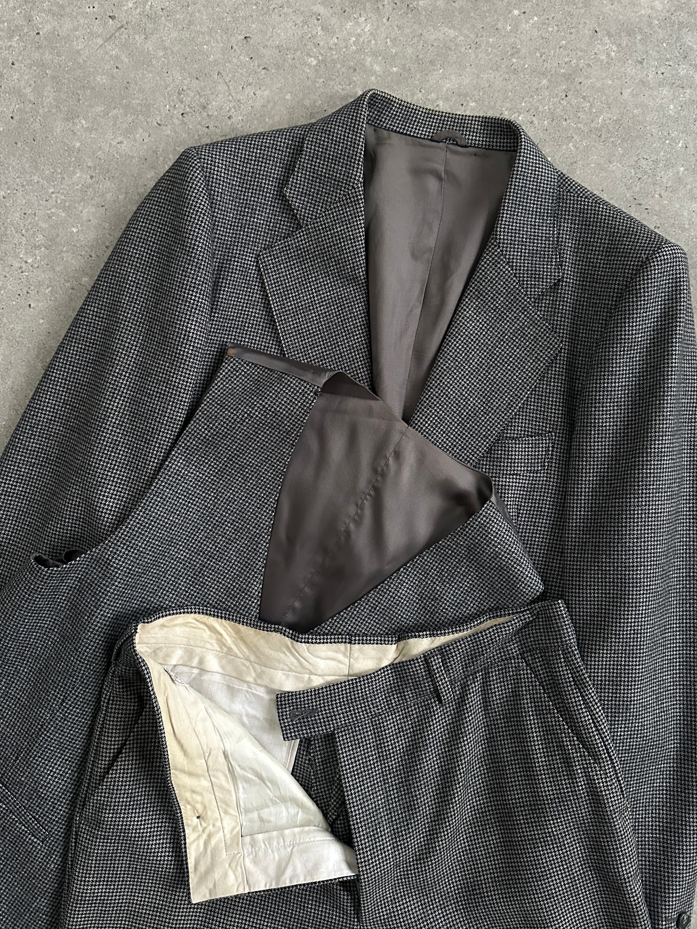 Italian vintage pure wool houndstooth three-piece suit, size 38R/W31, featuring classic tailoring and houndstooth pattern.