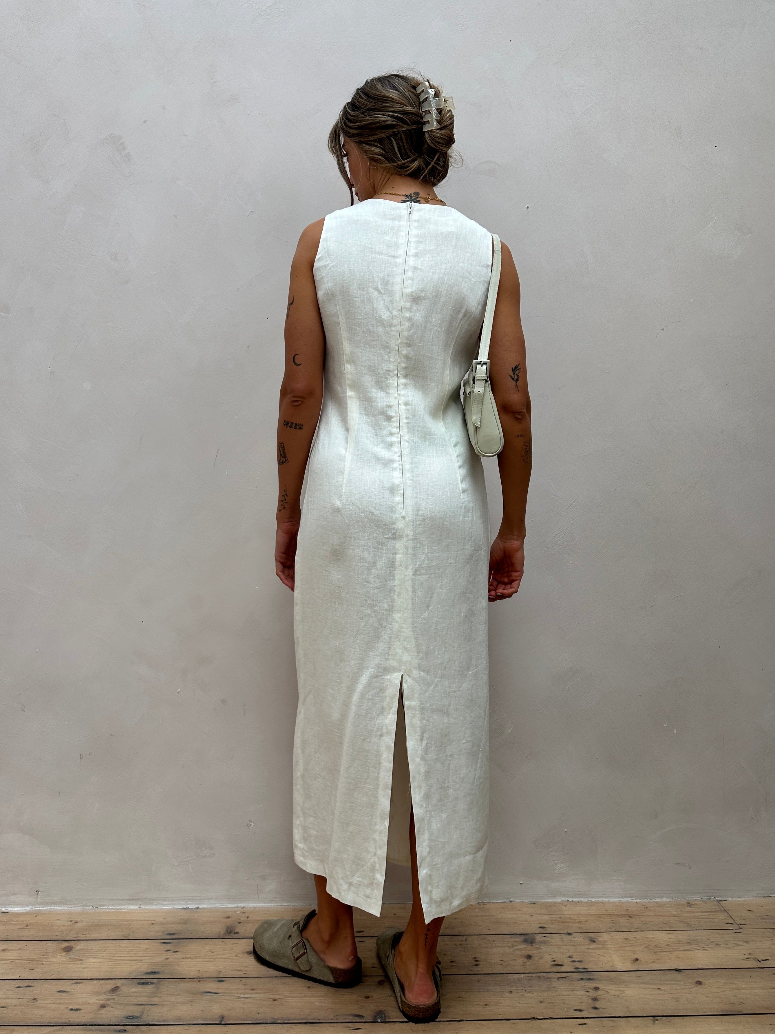 Vintage pure linen fitted floor-length maxi dress in size M, featuring a classic design and elegant silhouette.