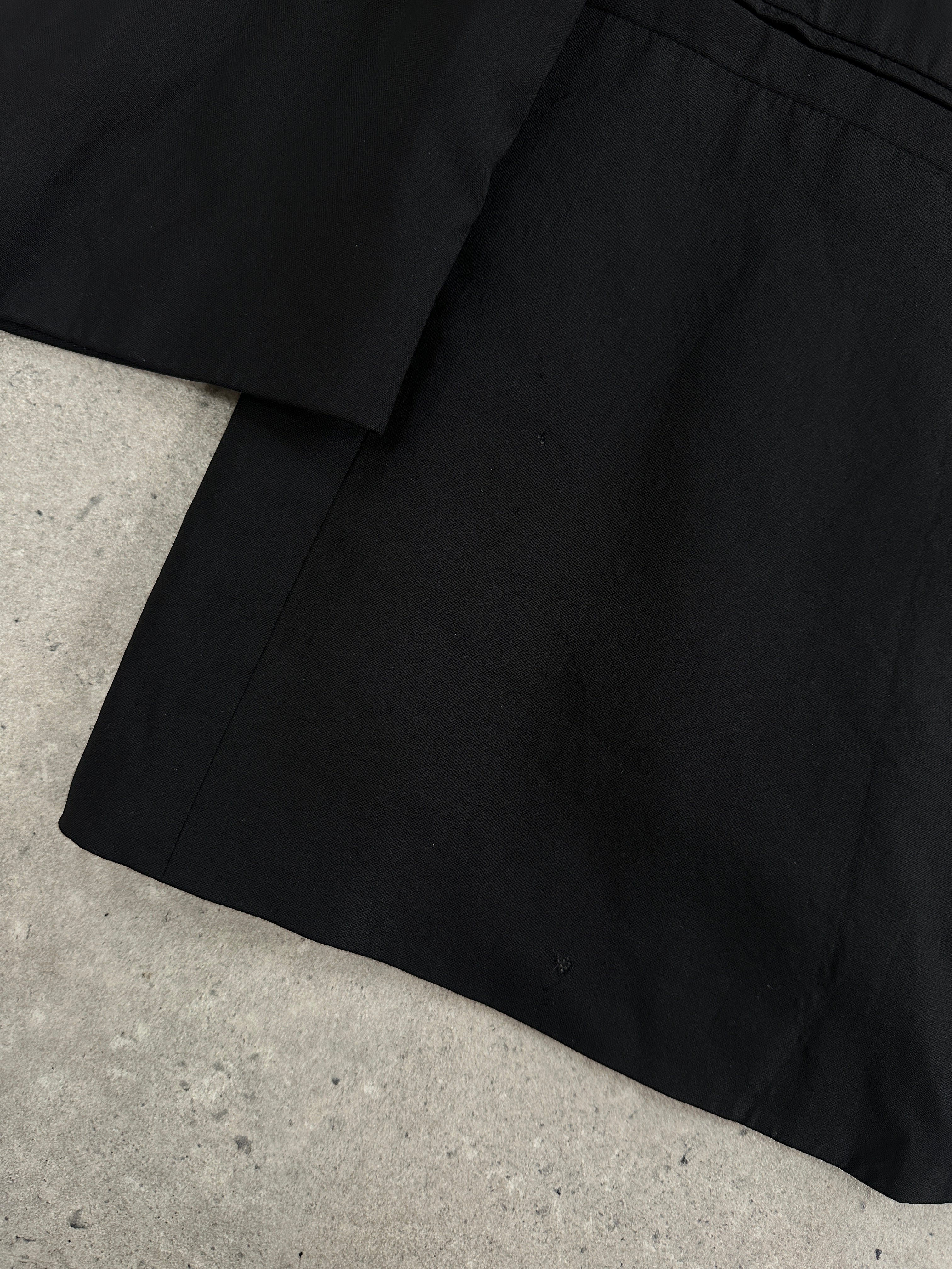Versace classic bespoke pure wool blazer, single-breasted with notch lapels, in size 46R/XL, displayed on a hanger.