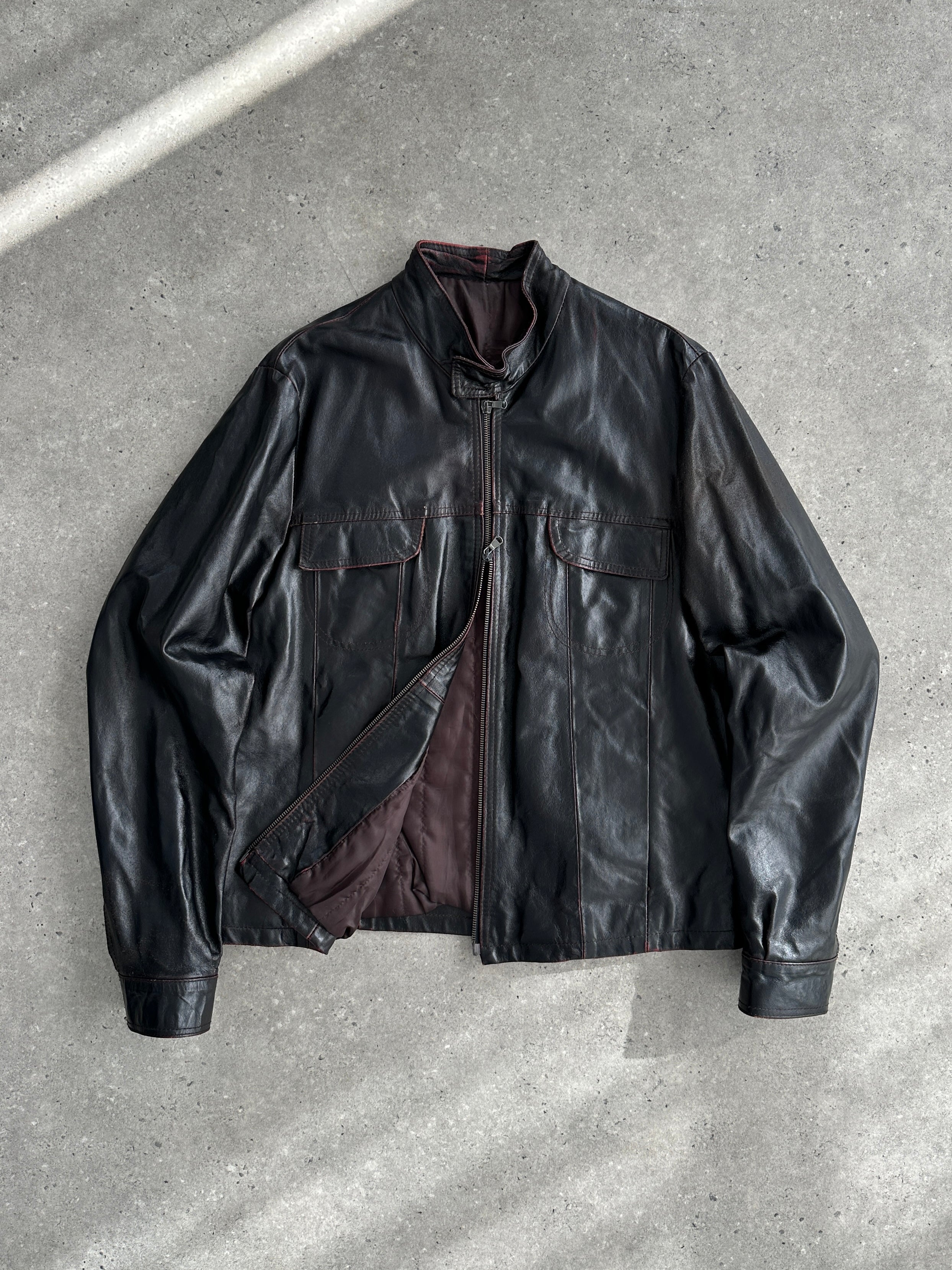 Vintage Italian vintage leather jacket with double zippers, distressed finish, in large/X-large size, stylish and rugged.