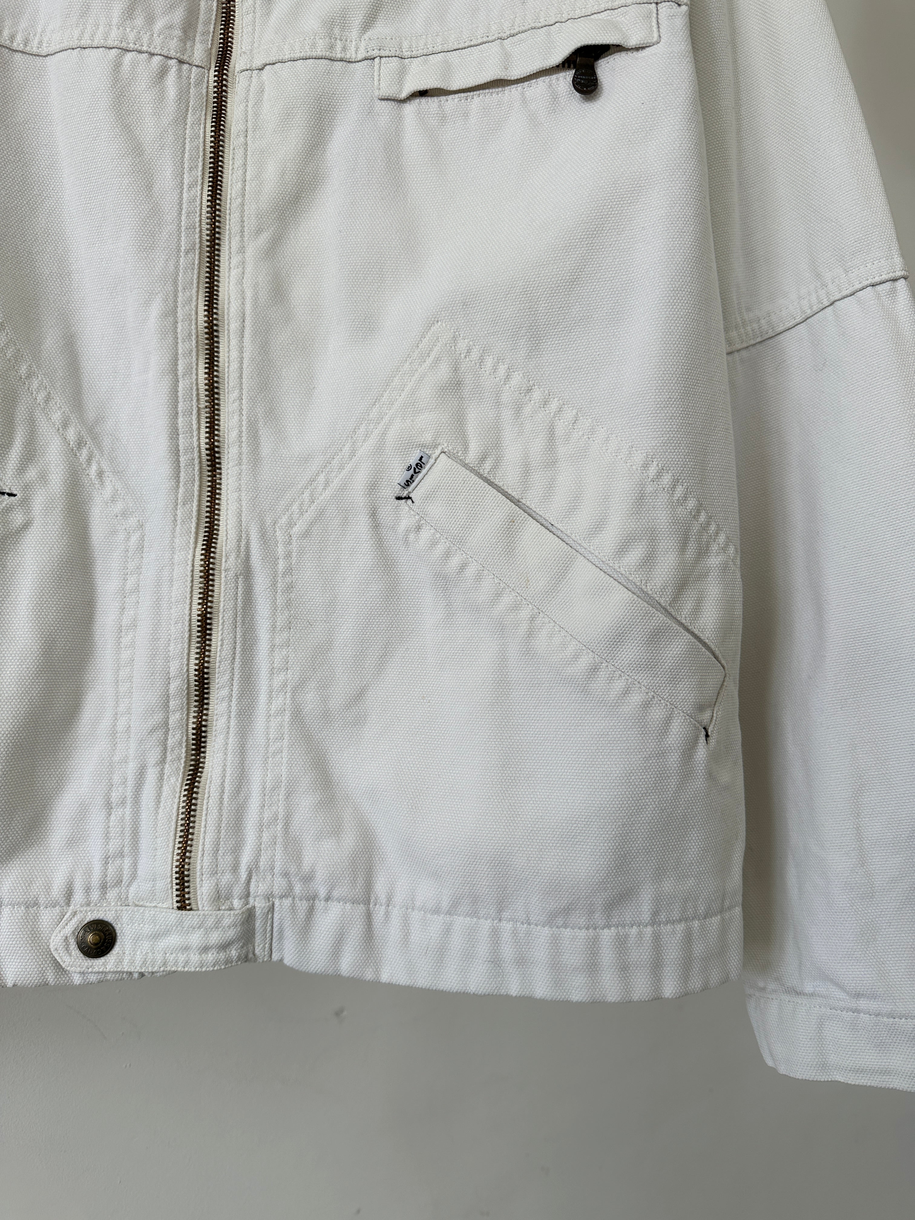 Levi’s cotton zip-up bomber jacket in size L, featuring a classic design with a front zipper and ribbed cuffs.