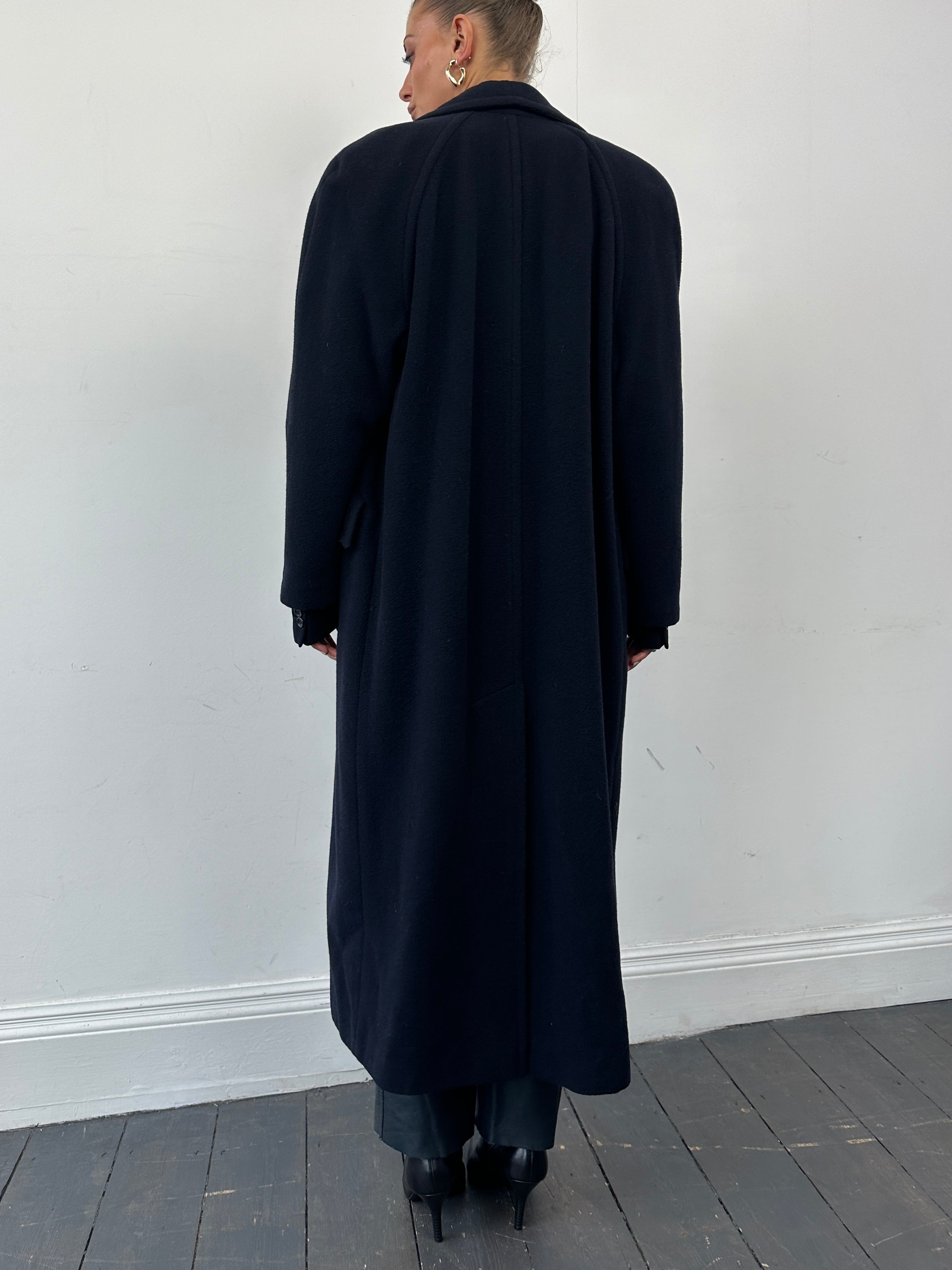 British Vintage wool and cashmere double-breasted coat in size M, classic tailored design with rich texture and warm lining.