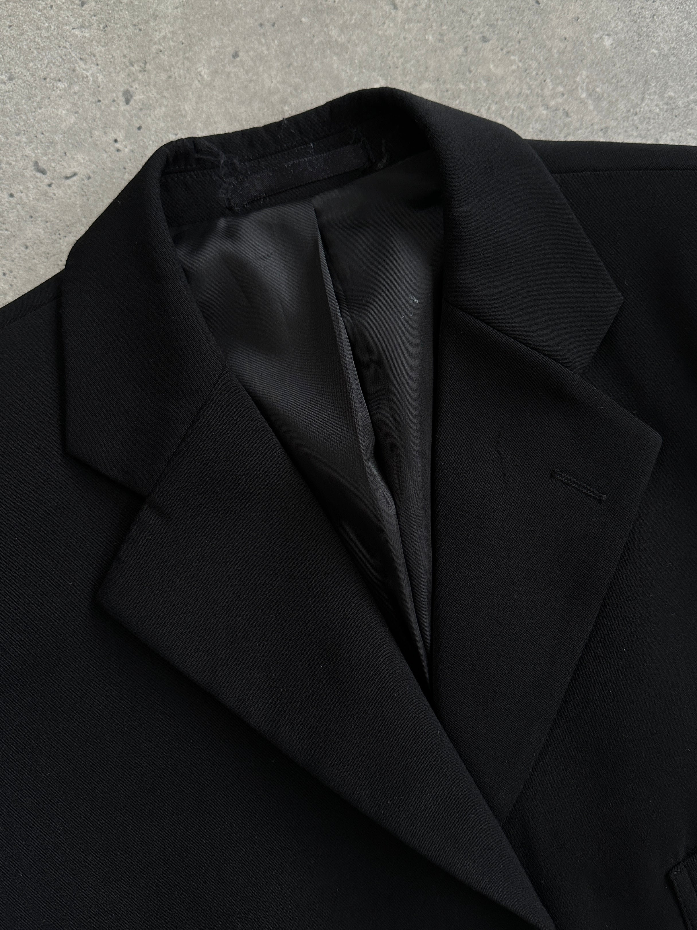 Vintage single-breasted three-piece suit in size 36R/W28, tailored fit, classic style with jacket, vest, and trousers.
