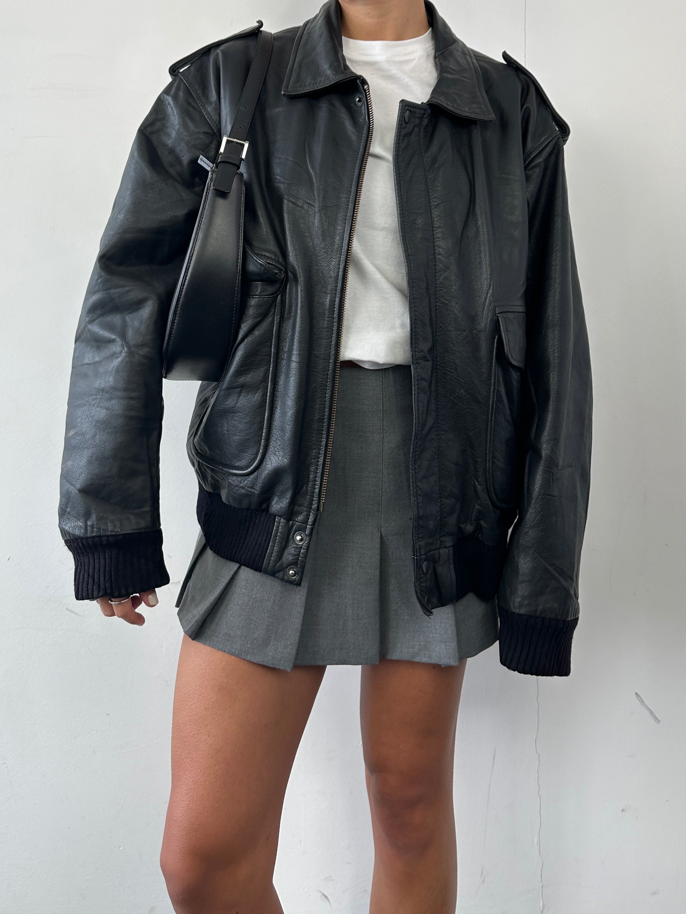 Conbipel leather bomber jacket with removable fleece lining, aviator style, in size L/XL, featuring a classic leather and warm fleece interior.