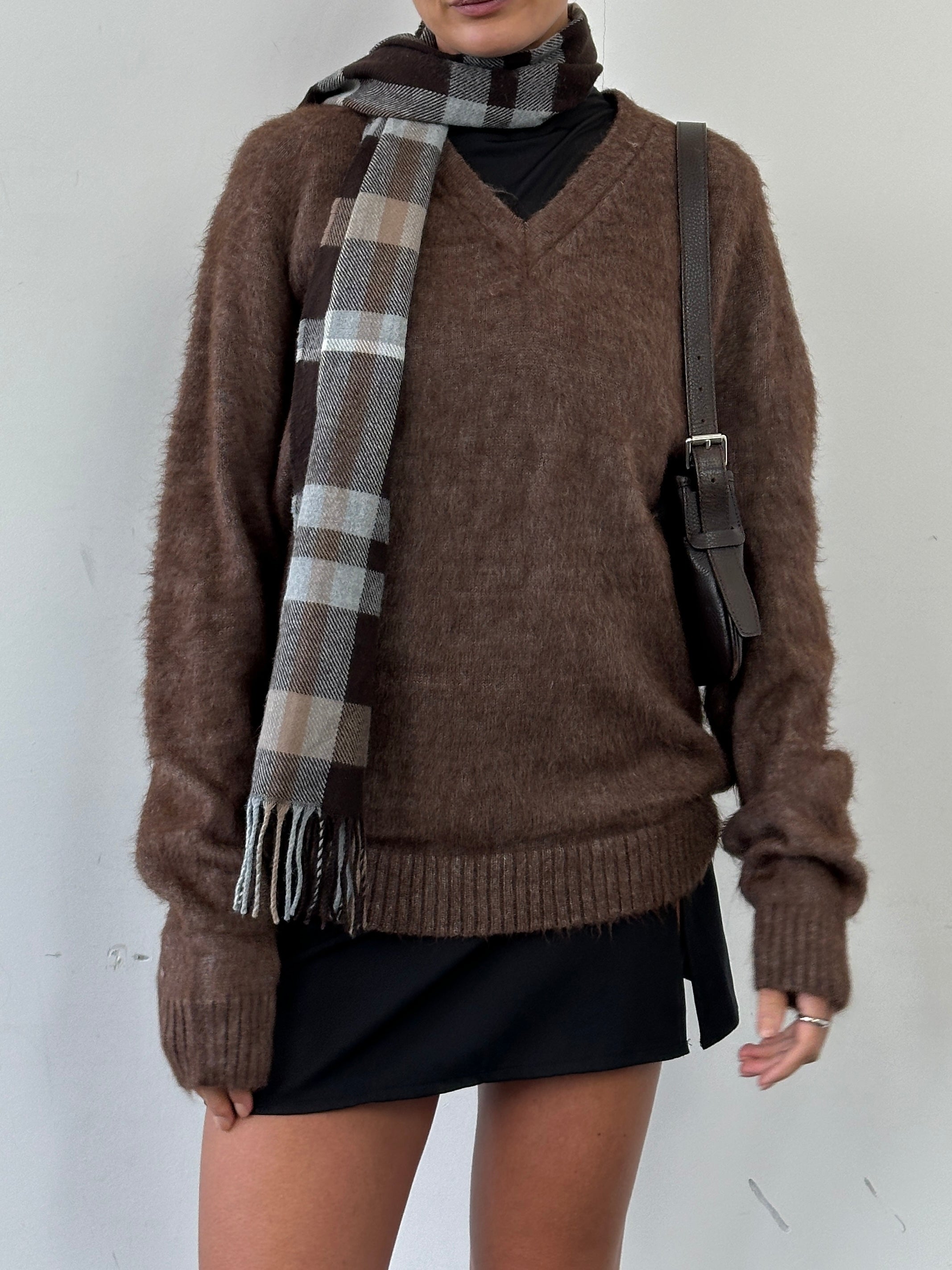 Vintage Italian alpaca V-neck jumper in M/L size, featuring a cozy knit with classic vintage style and soft alpaca wool.