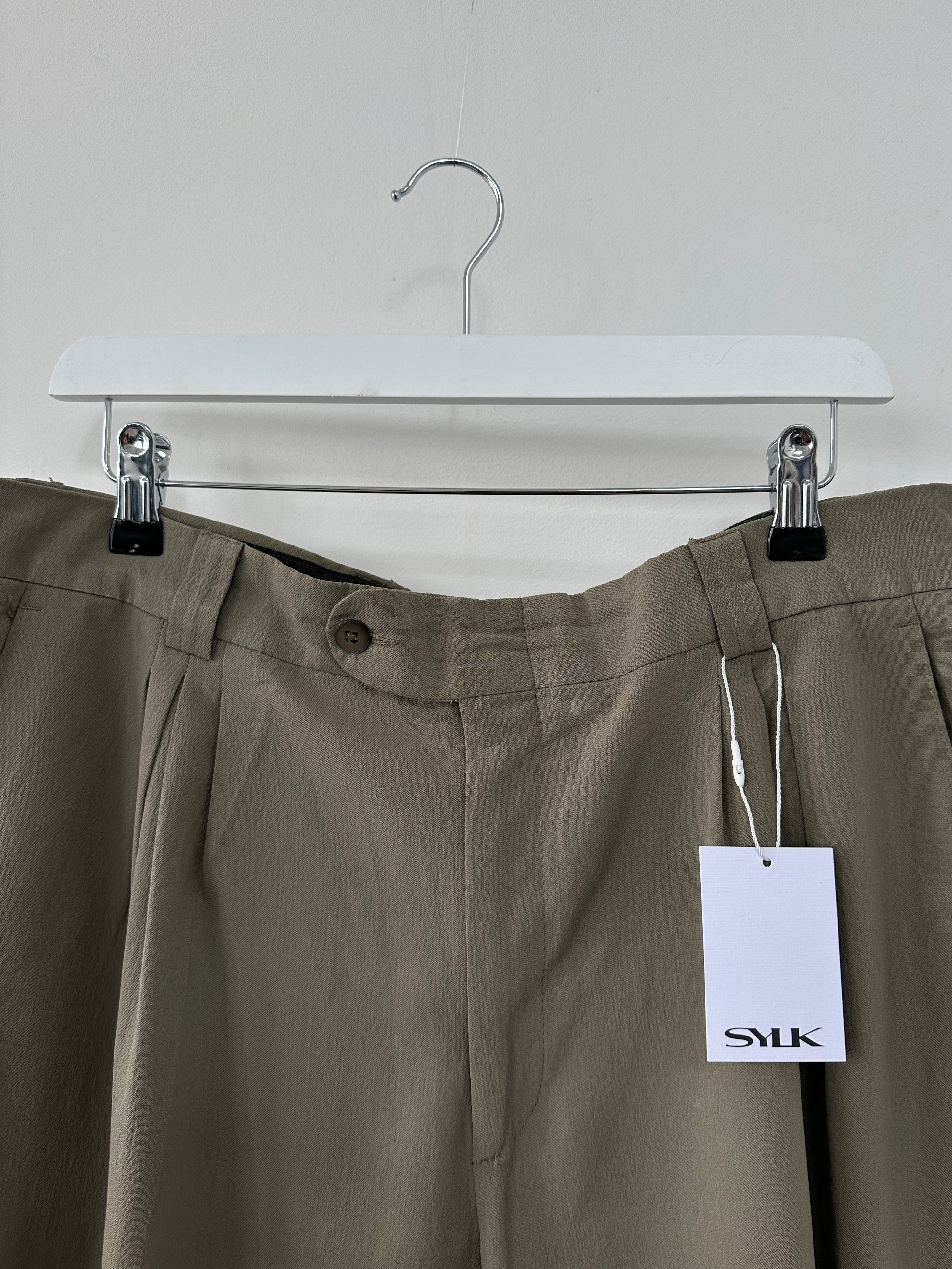 Italian vintage tailored trousers with pleats and straight legs, size W34, featuring classic tailored design and high-quality fabric.
