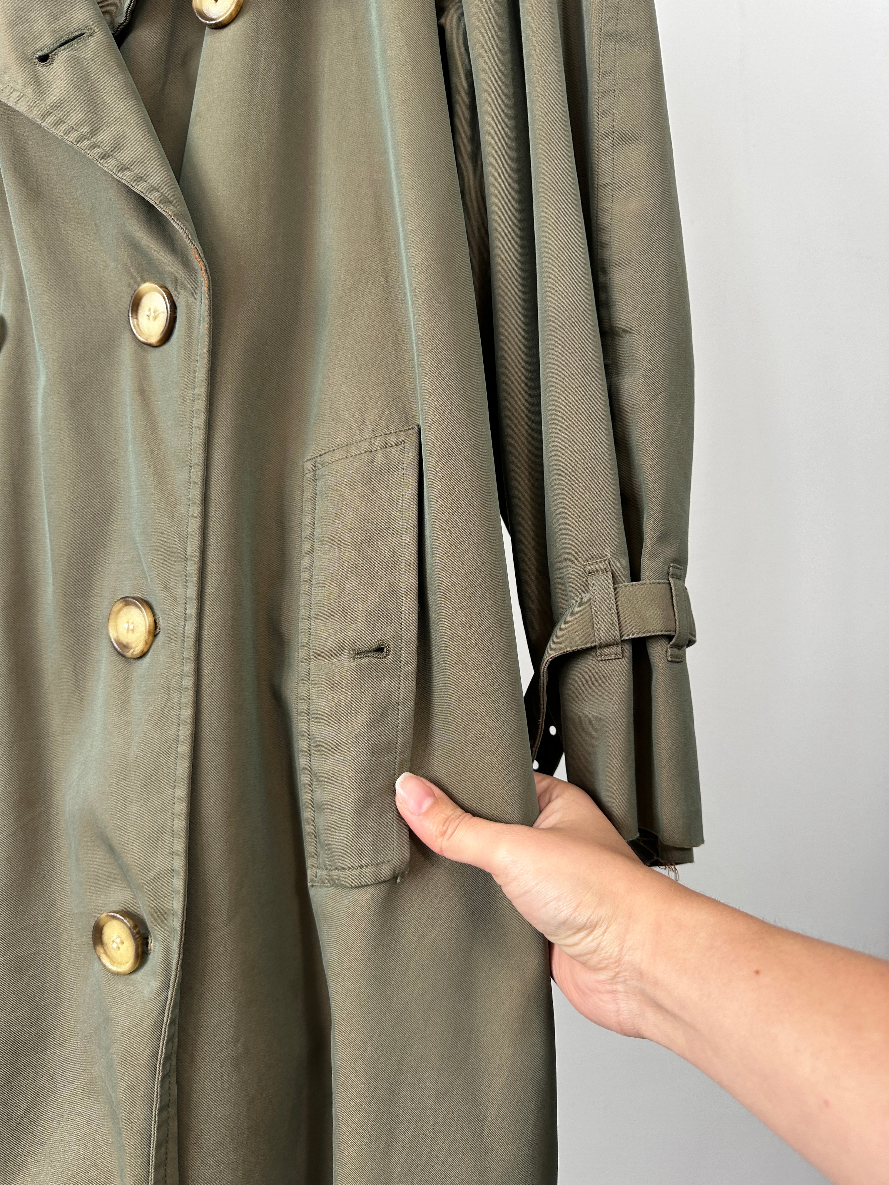 Yves Saint Laurent 1980s Rive Gauche double-breasted trench coat in beige, tailored with classic lapels and double-breasted design.