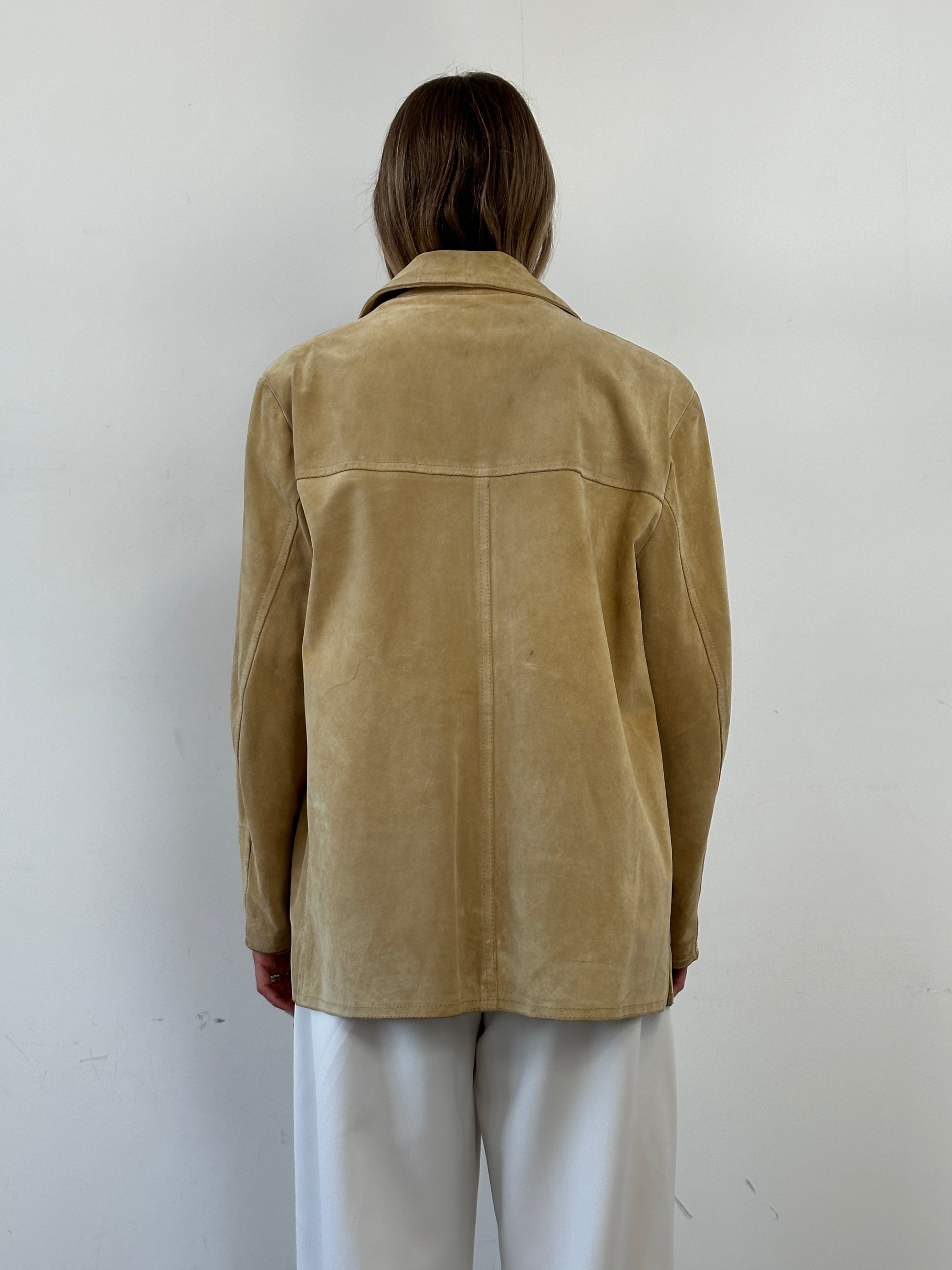 Vintage boxy suede jacket in size L/XL, featuring a classic, textured suede finish and a stylish vintage-inspired design.
