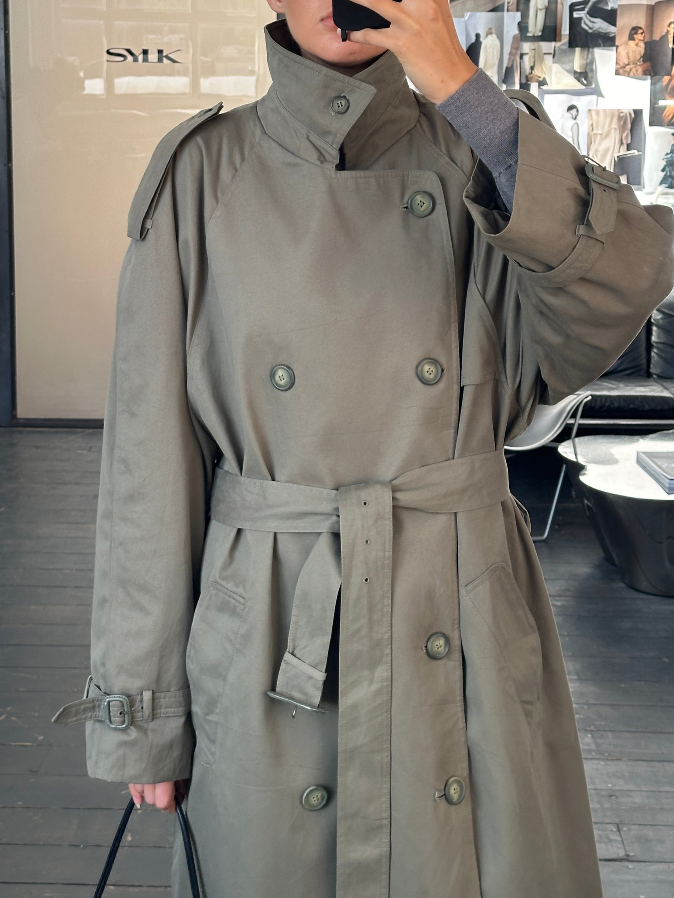 London Fog 1980s high neck belted trench coat in XXL, showcasing classic double-breasted design and waist belt.