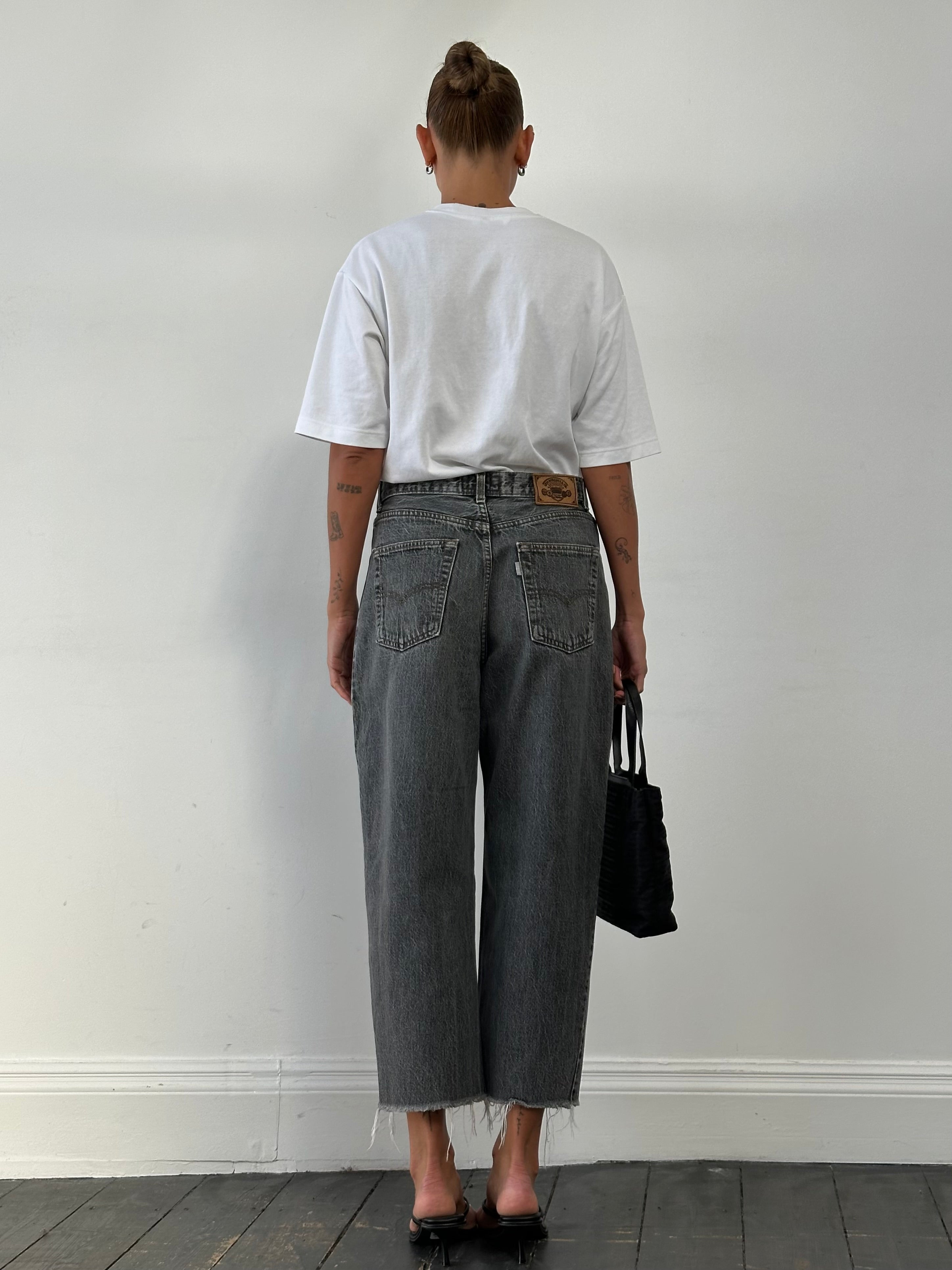 Levi’s 80s Silver Tab loose fit denim jeans in W30 with classic five-pocket design and light blue wash.