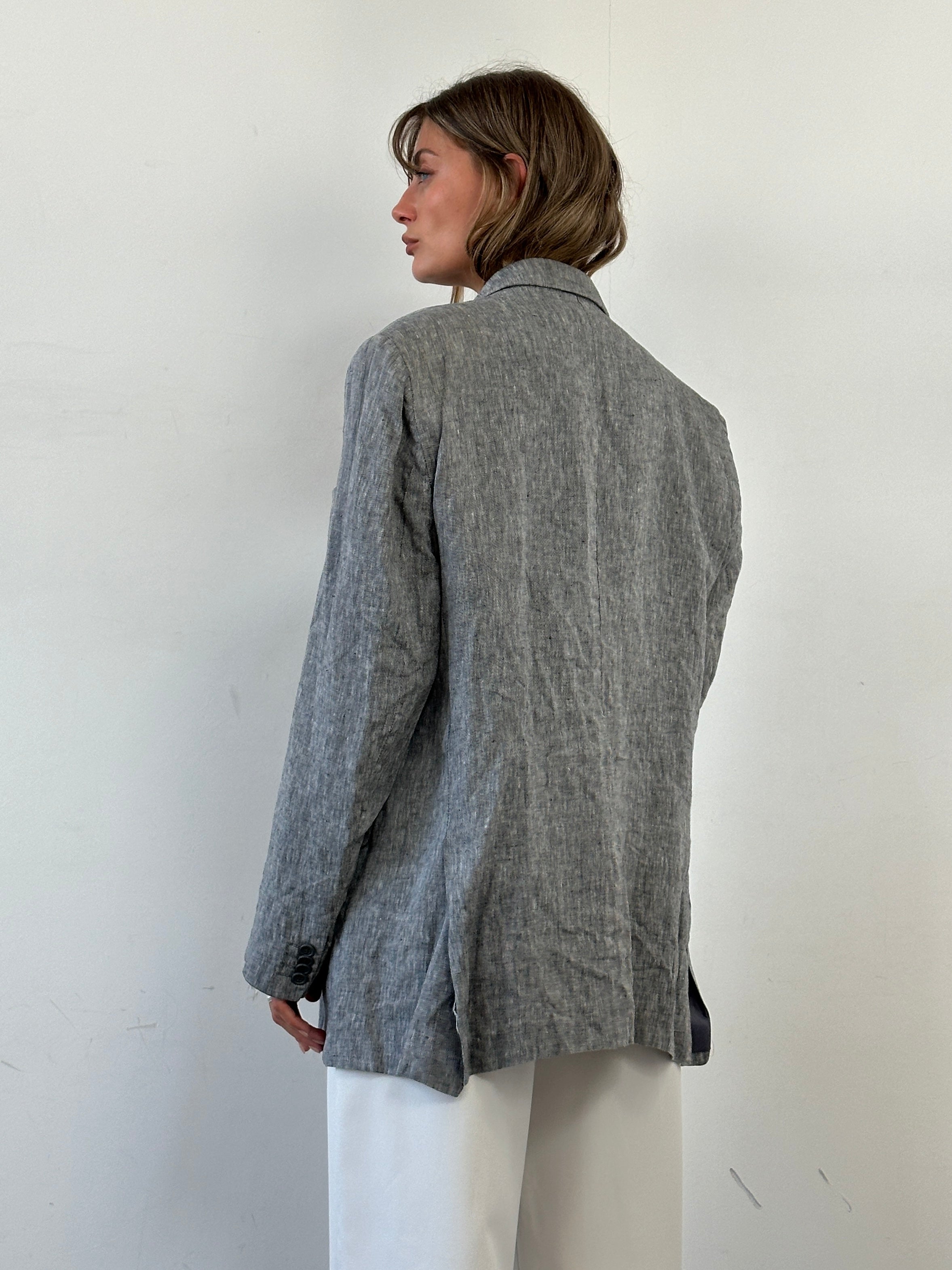 Vintage Italian vintage linen single-breasted lightweight blazer in size 44R/XL, with classic design and natural fabric texture.