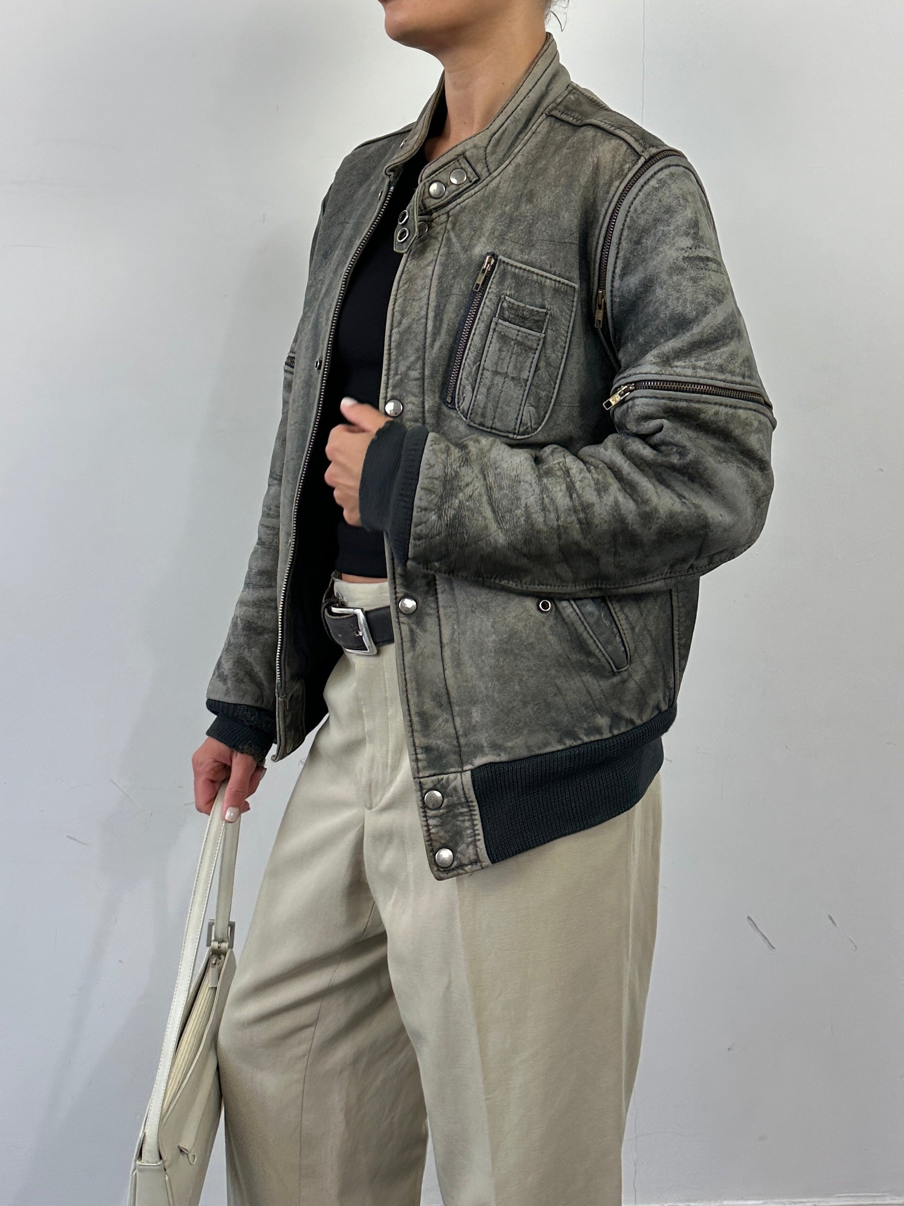 Vintage 3-in-1 aged leather bomber jacket in size M, stylish and rugged with distressed leather and classic bomber design.