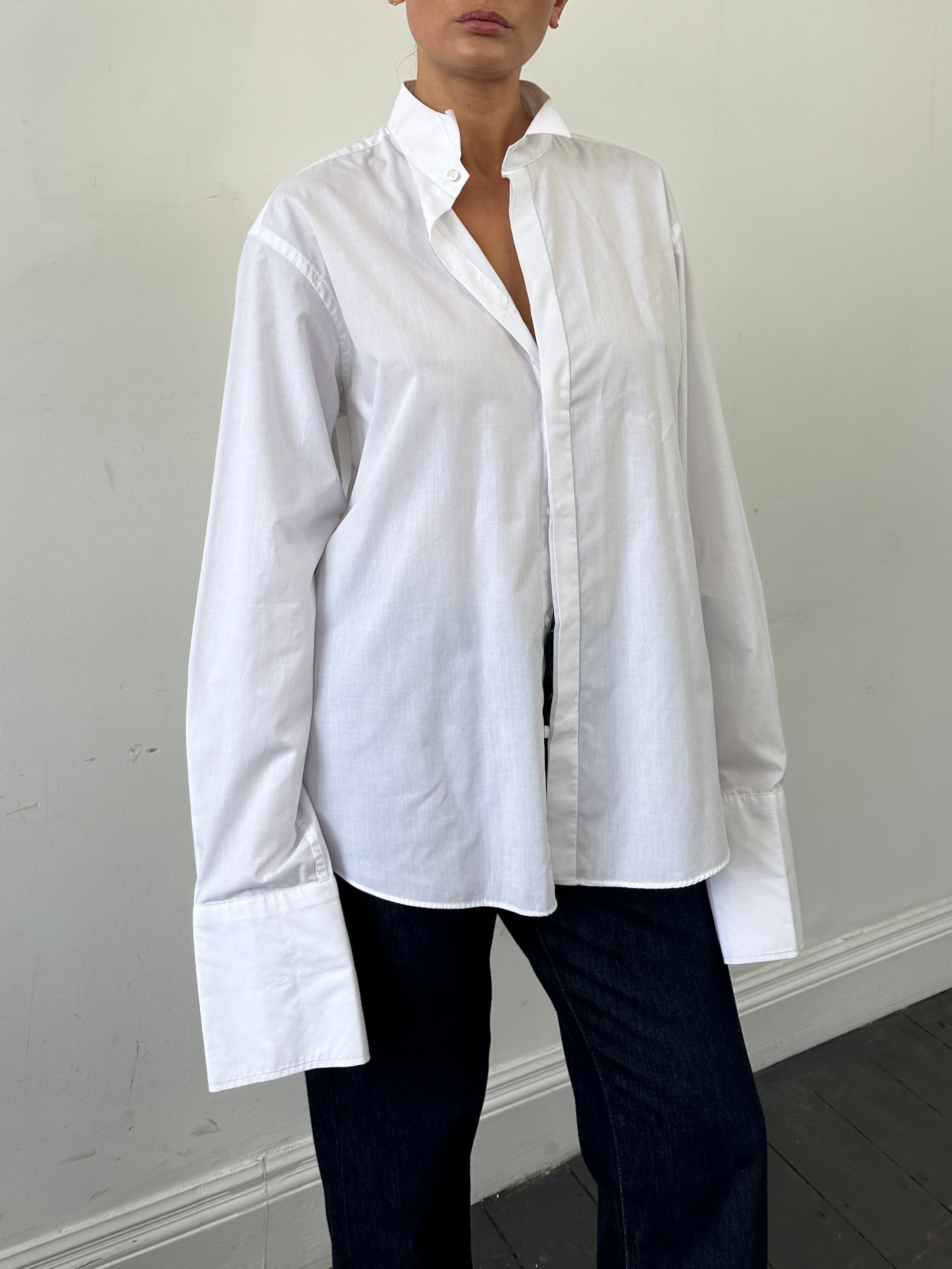 Vintage 2000s wing collar cotton tuxedo dress shirt in size L/XL, featuring classic design and crisp white fabric.