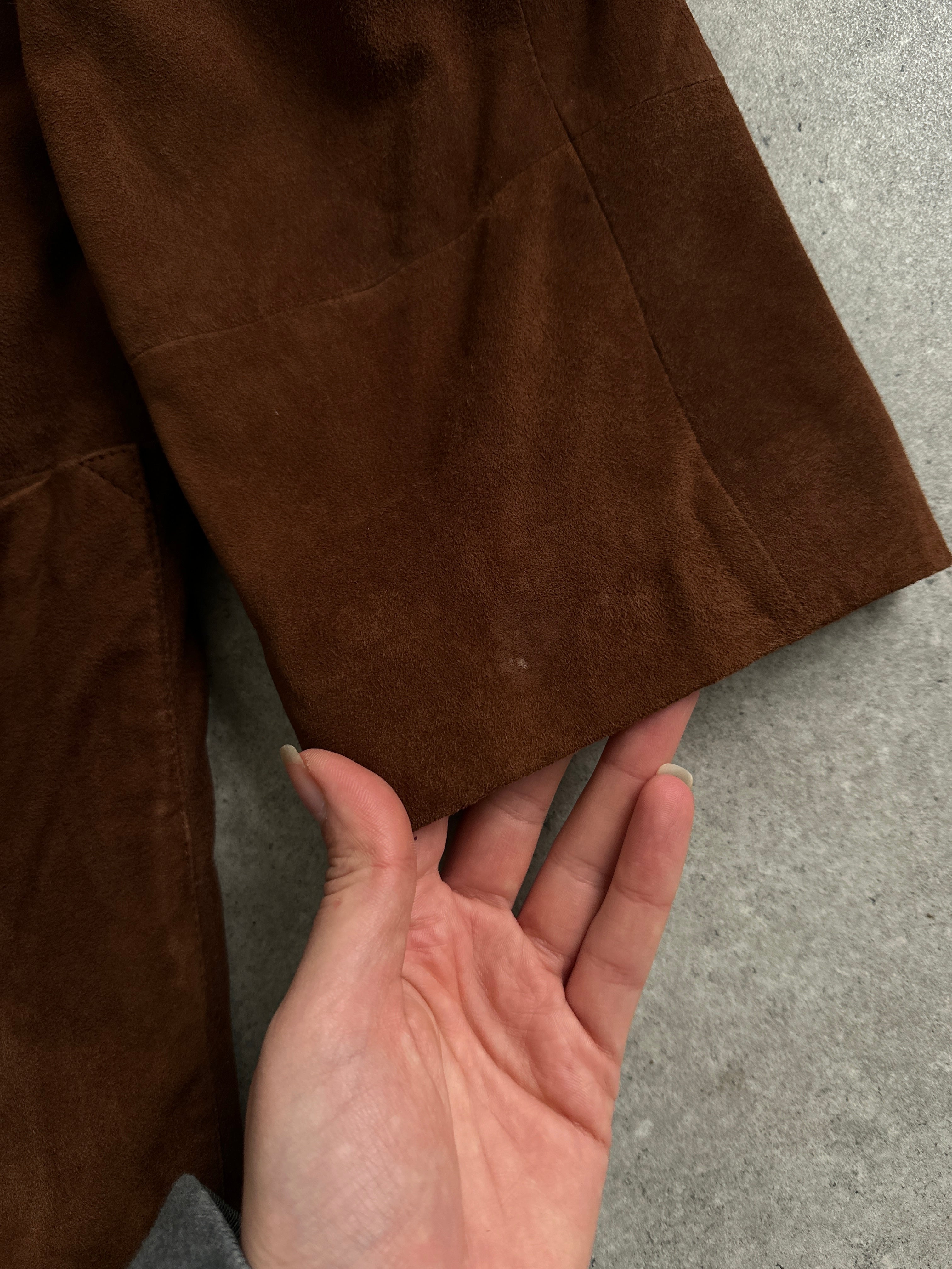 Vintage relaxed fit suede blazer in XL, stylish leather jacket with a classic design and soft texture.