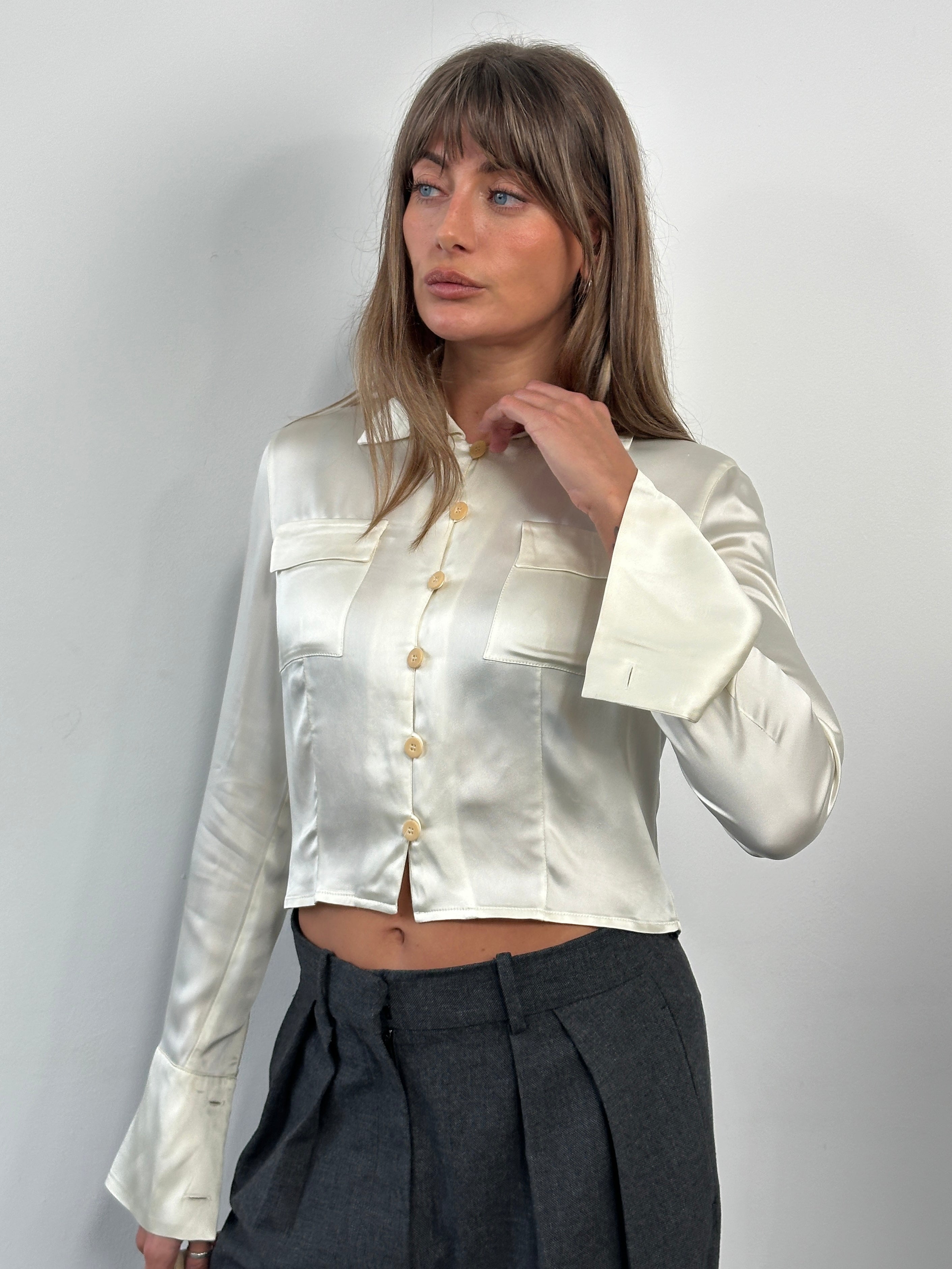 Mani 1990s cropped dress shirt for women, size small, featuring a classic button-up design with a fitted silhouette.