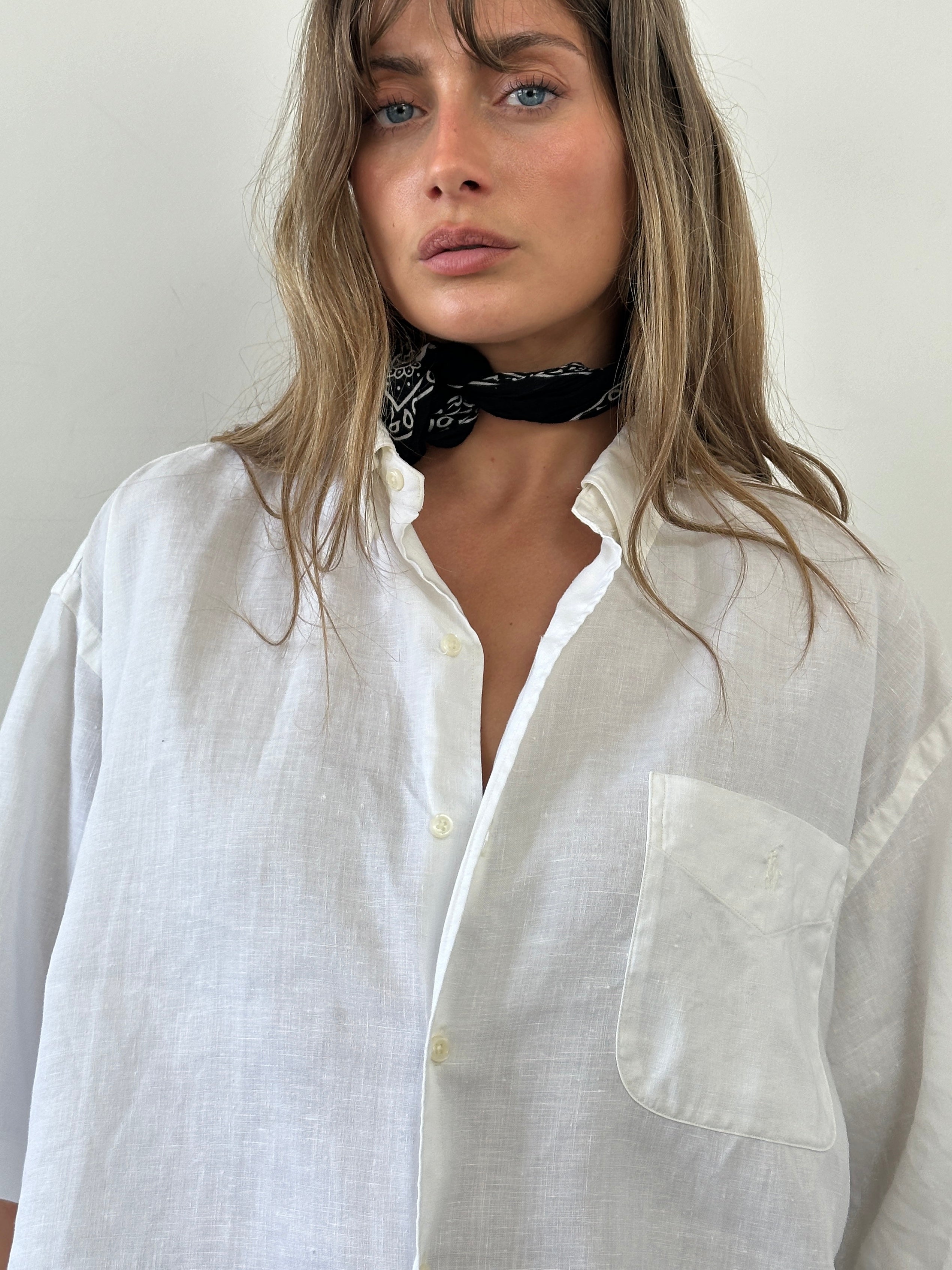 Ralph Lauren pure linen short sleeve logo shirt in XXL, light-colored fabric, classic collar, and embroidered Ralph Lauren logo.