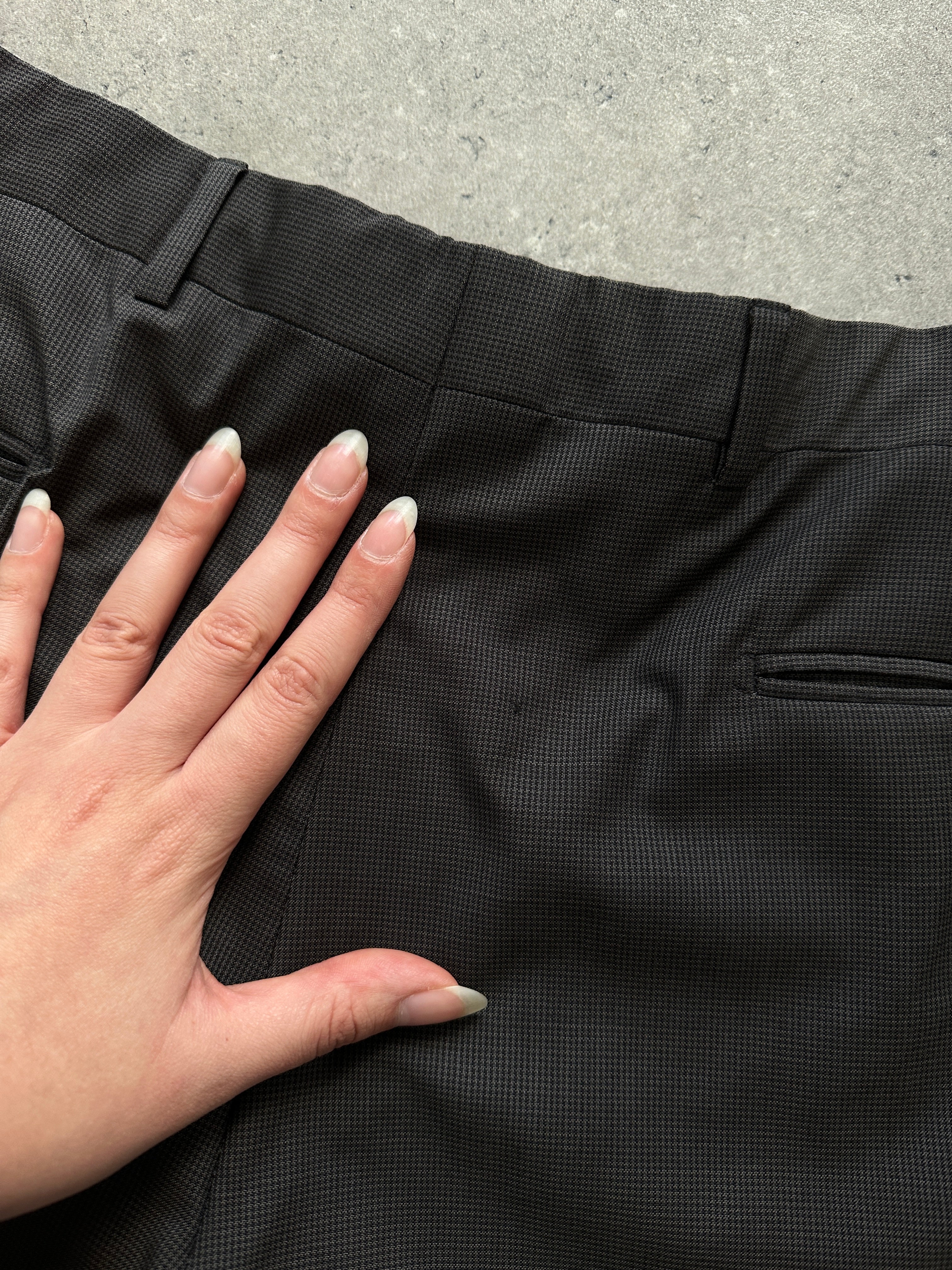 Burberry London pure wool tailored trousers with straight leg fit and mini check pattern, size W32.