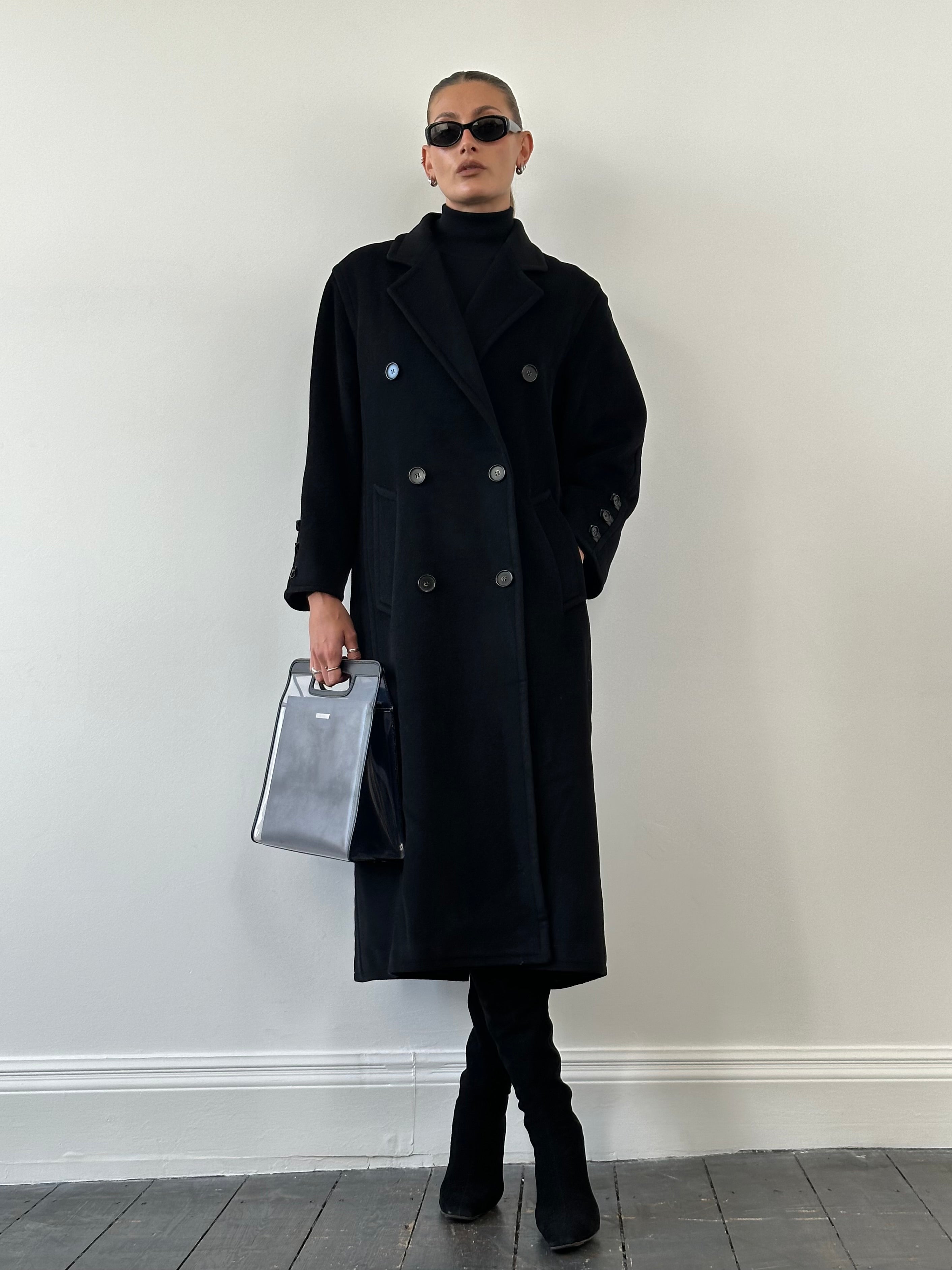 Vintage wool and cashmere double-breasted coat, size M/L, featuring classic design and warm fabric, suitable for cold weather.