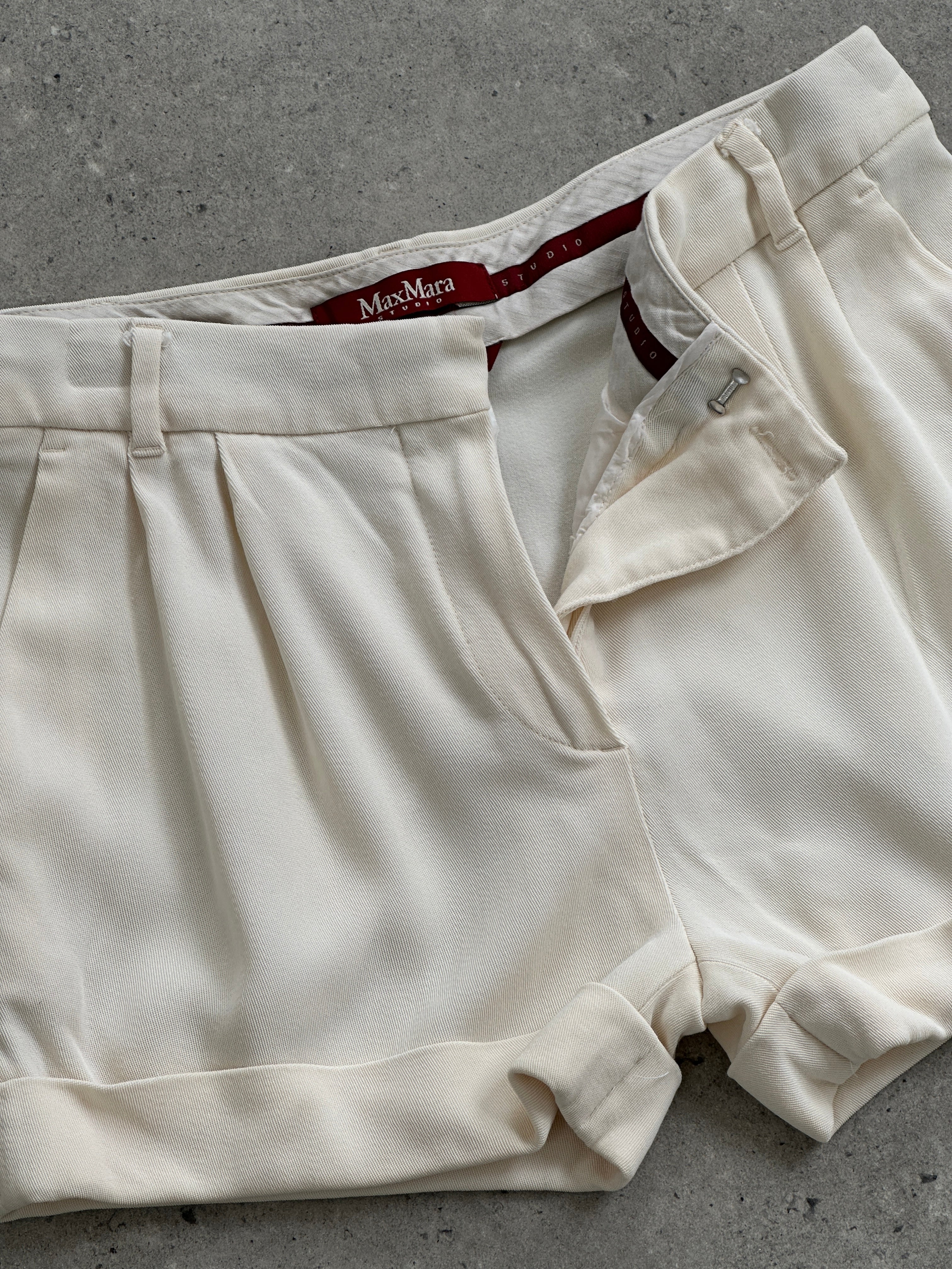 Max Mara Studio virgin wool low waist mini shorts in W28/XS, featuring a tailored design and classic dark color.