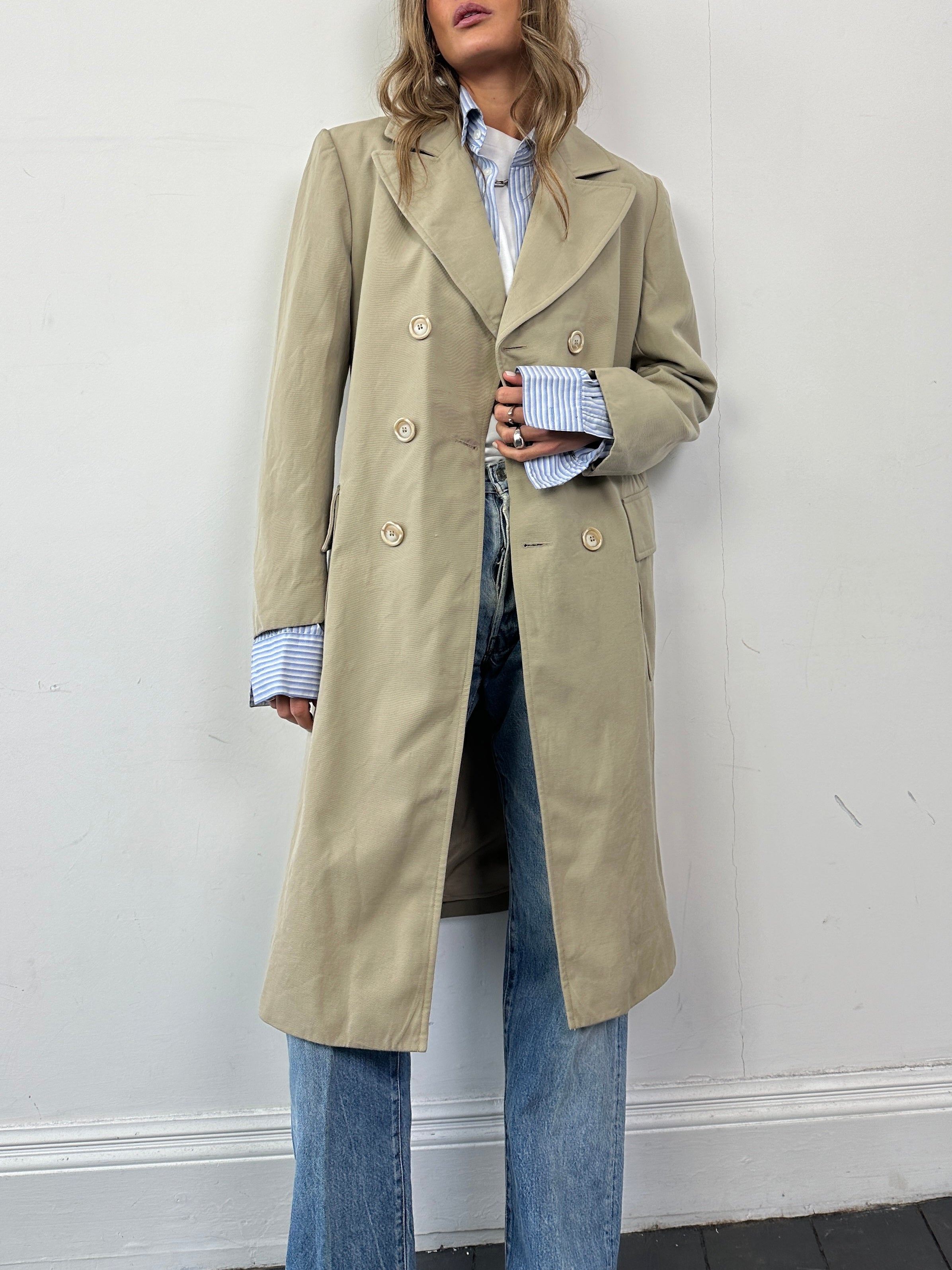Vintage Italian double-breasted pure wool trench coat in classic style, shown on a mannequin in size S/M.