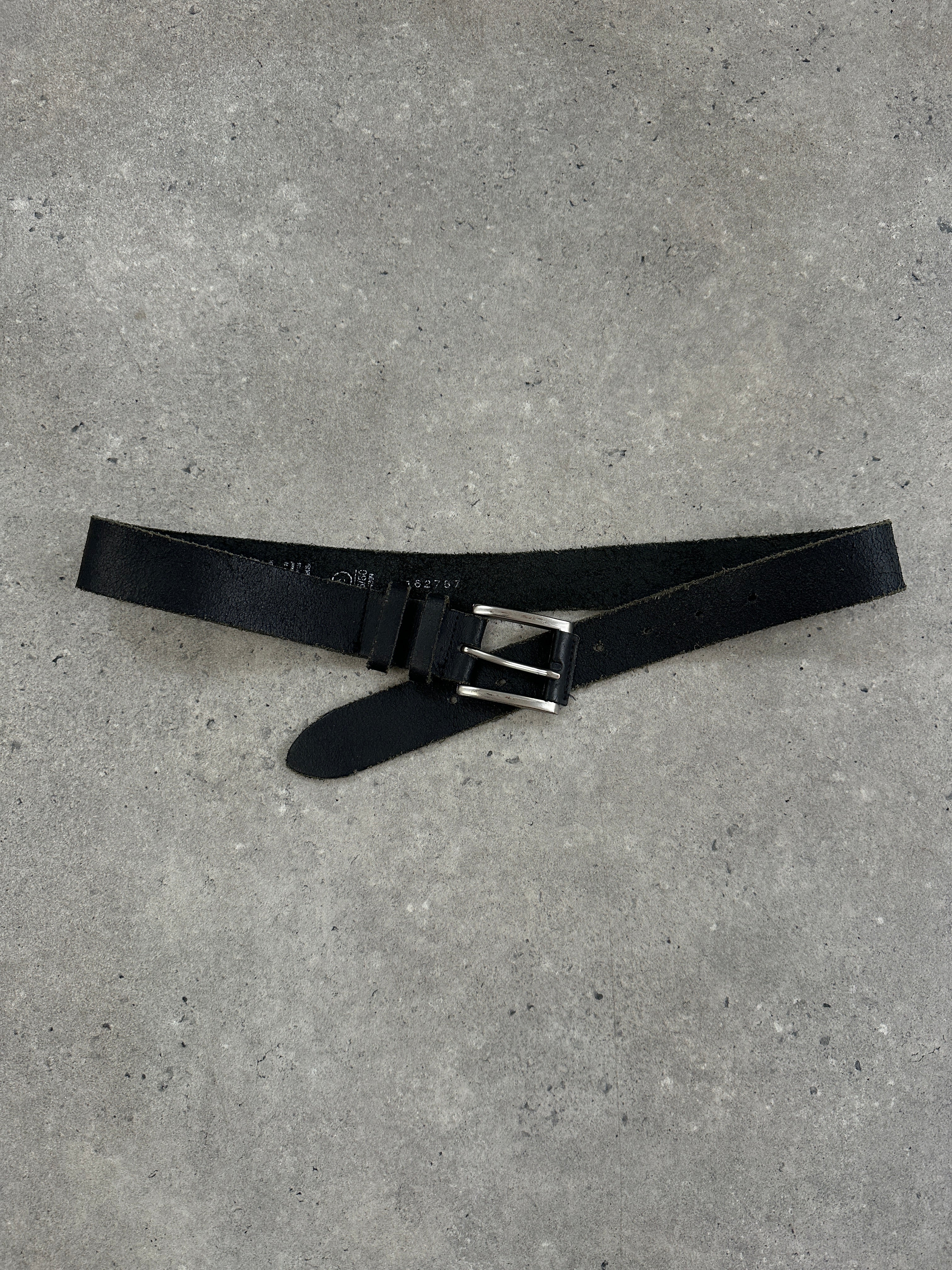 Vintage 1990s chrome distressed leather belt, W27-33, with metal buckle and aged finish, classic retro accessory.