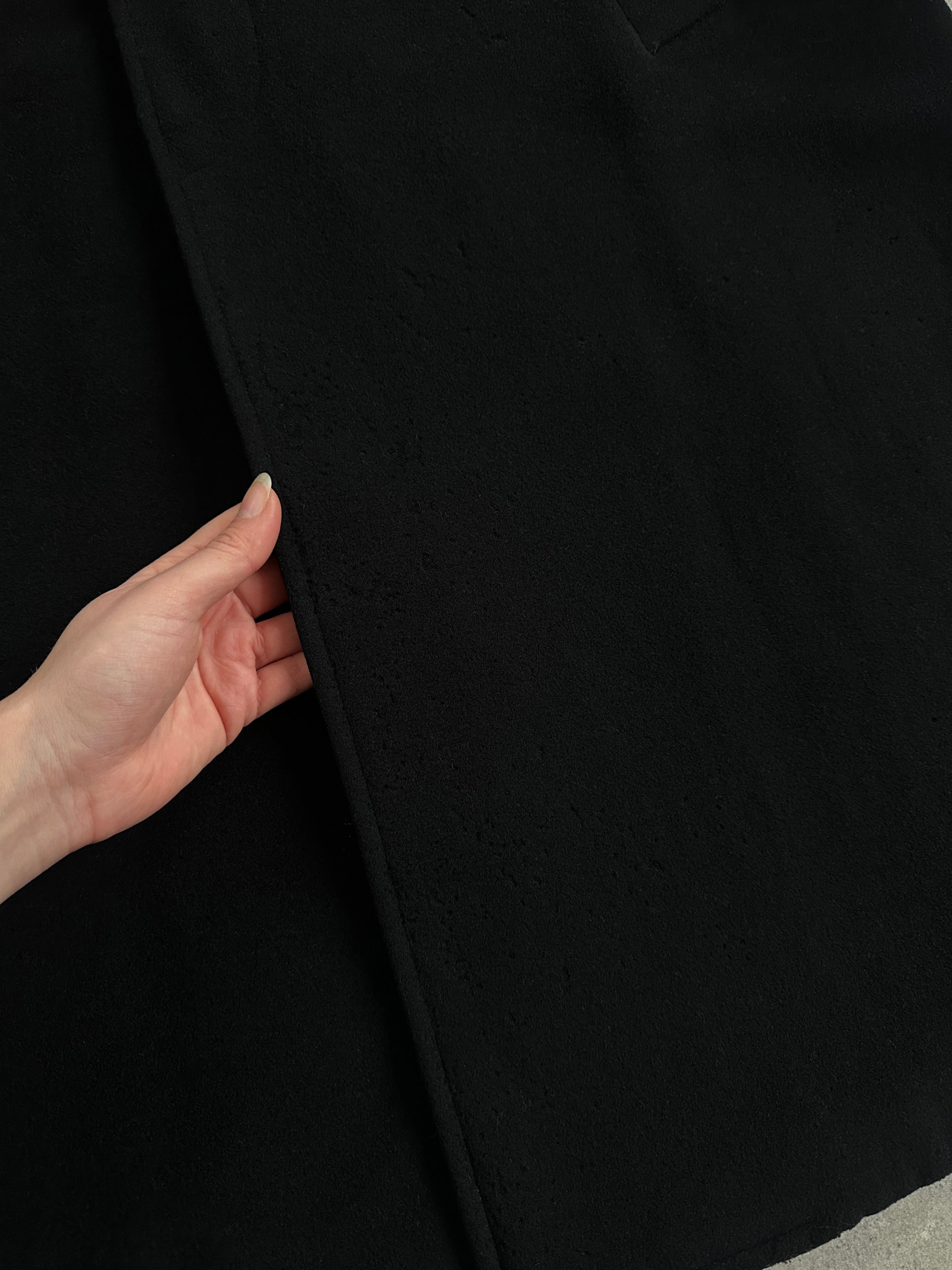 Giorgio Armani Le Collezioni pure wool floor-length coat in size XL, tailored fit with a classic collar and button closure.
