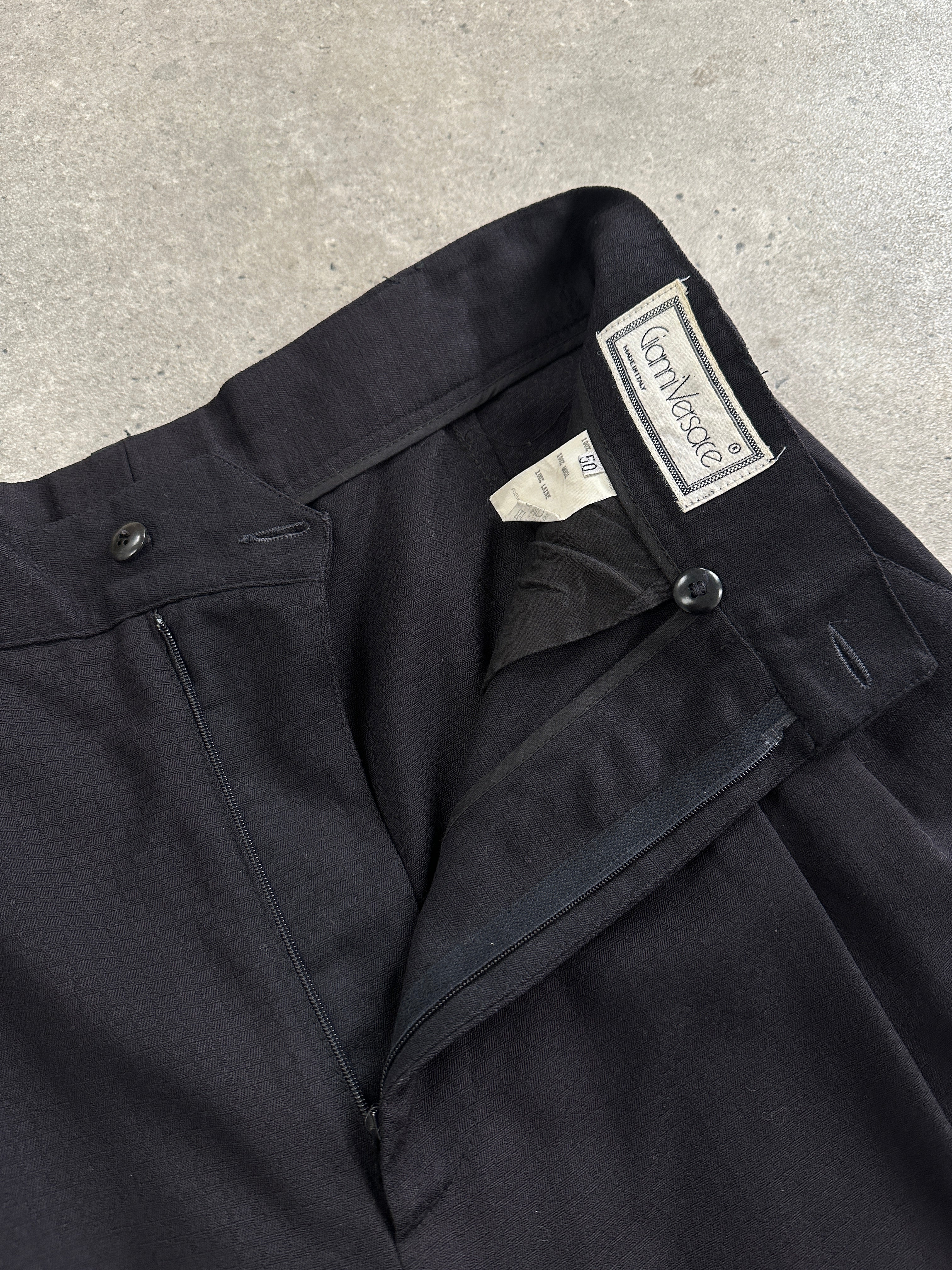 Versace 80s pure wool tapered leg trousers, tailored fit with classic design, in size W30, featuring a refined, high-quality finish.
