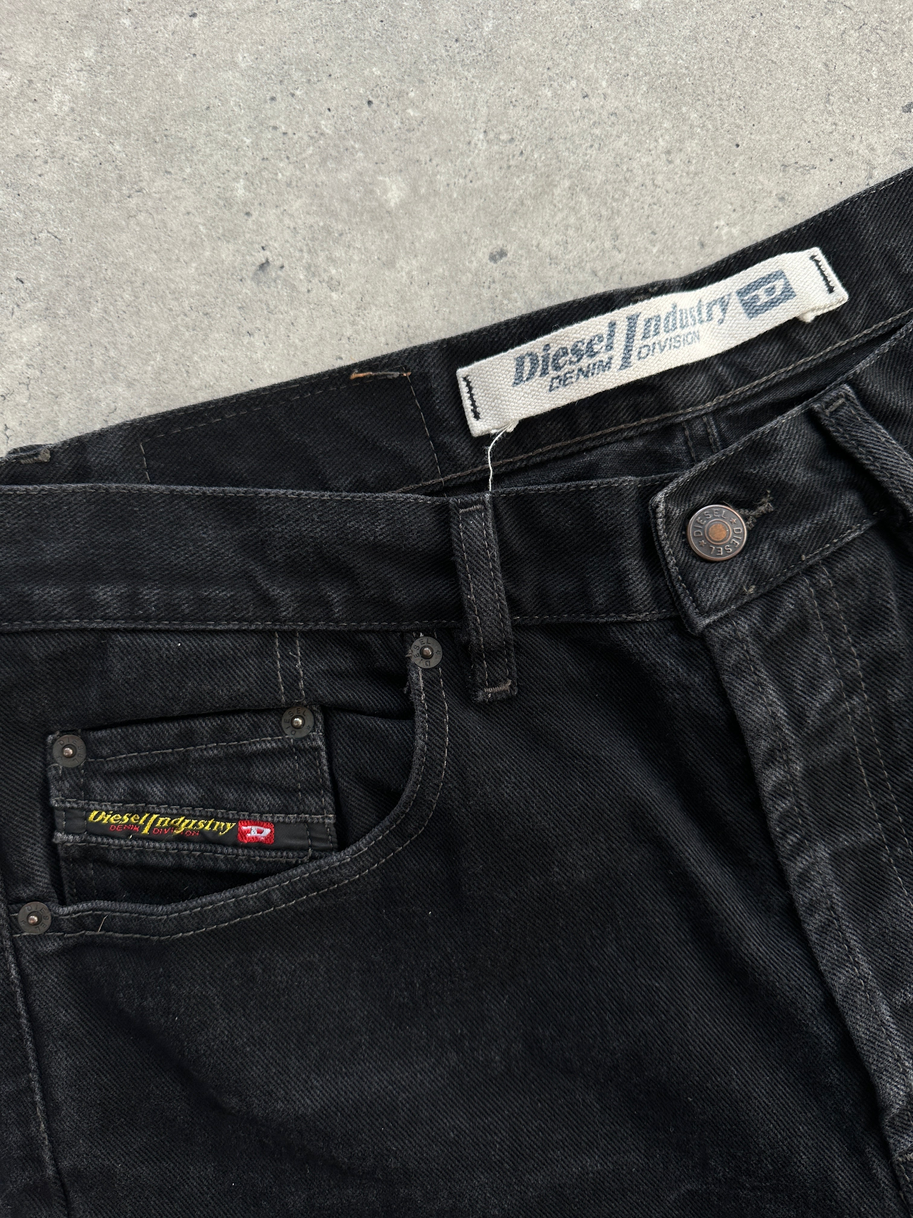 Diesel high-waisted straight-leg denim jeans in W32, showcasing classic blue denim with visible stitching and a modern fit.