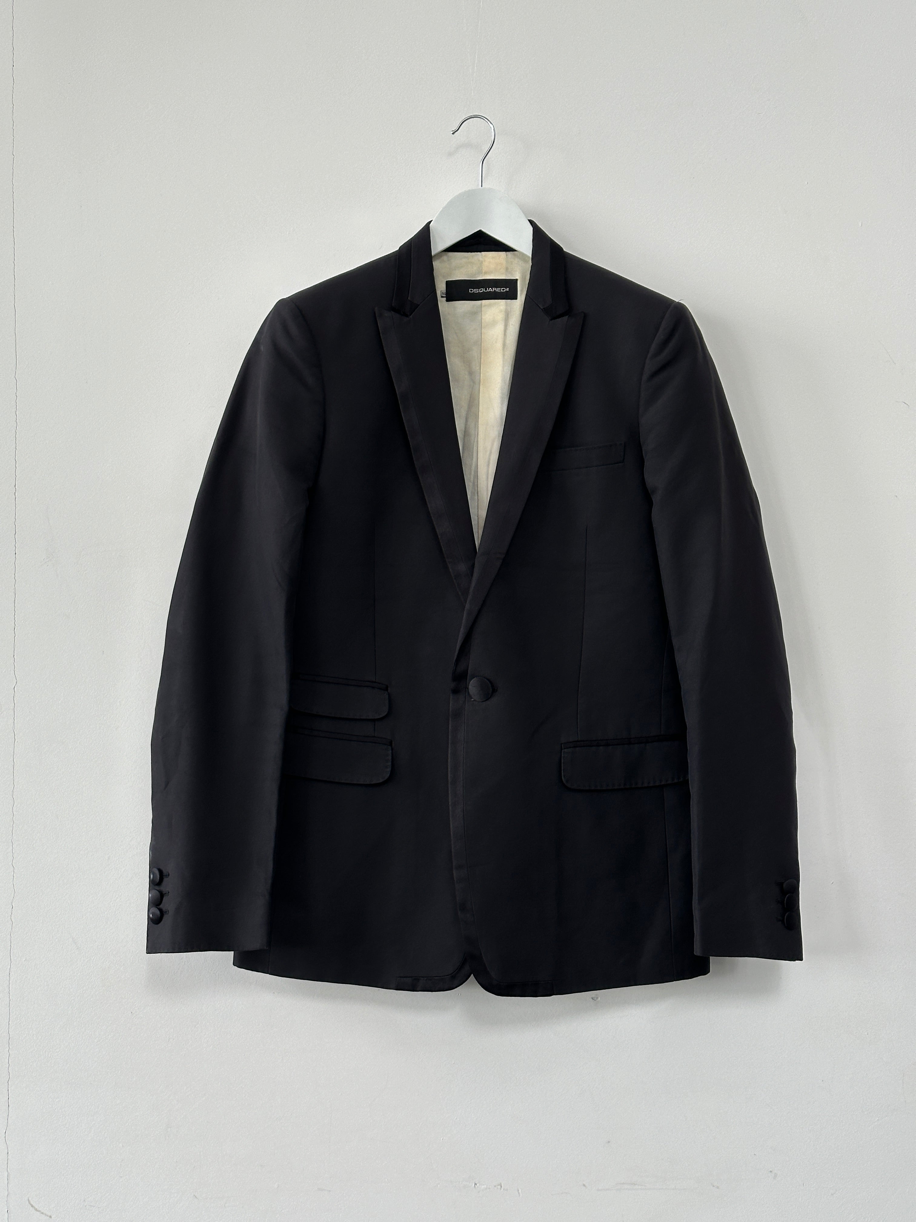 Dsquared2 tuxedo blazer in silk cotton, single-breasted design, size 40R/M, tailored fit with classic lapel and sleek style.