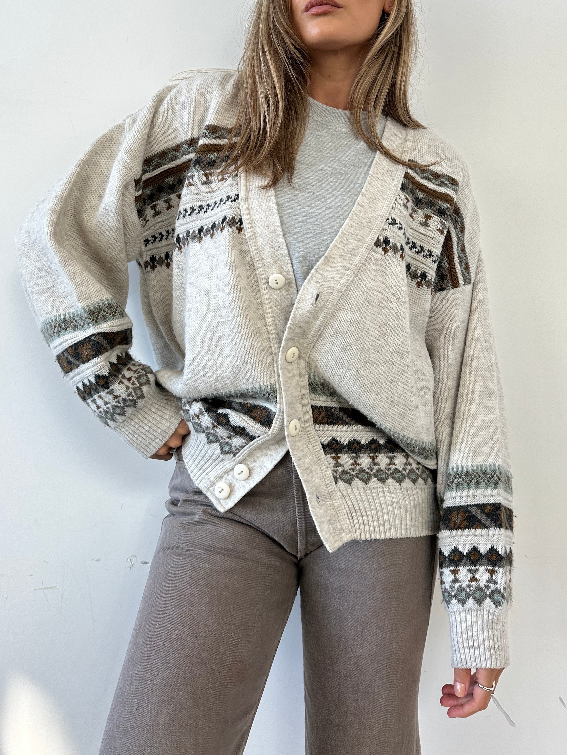 Vintage Italian vintage wool print cardigan in M/L size, featuring a classic pattern and cozy knit texture.