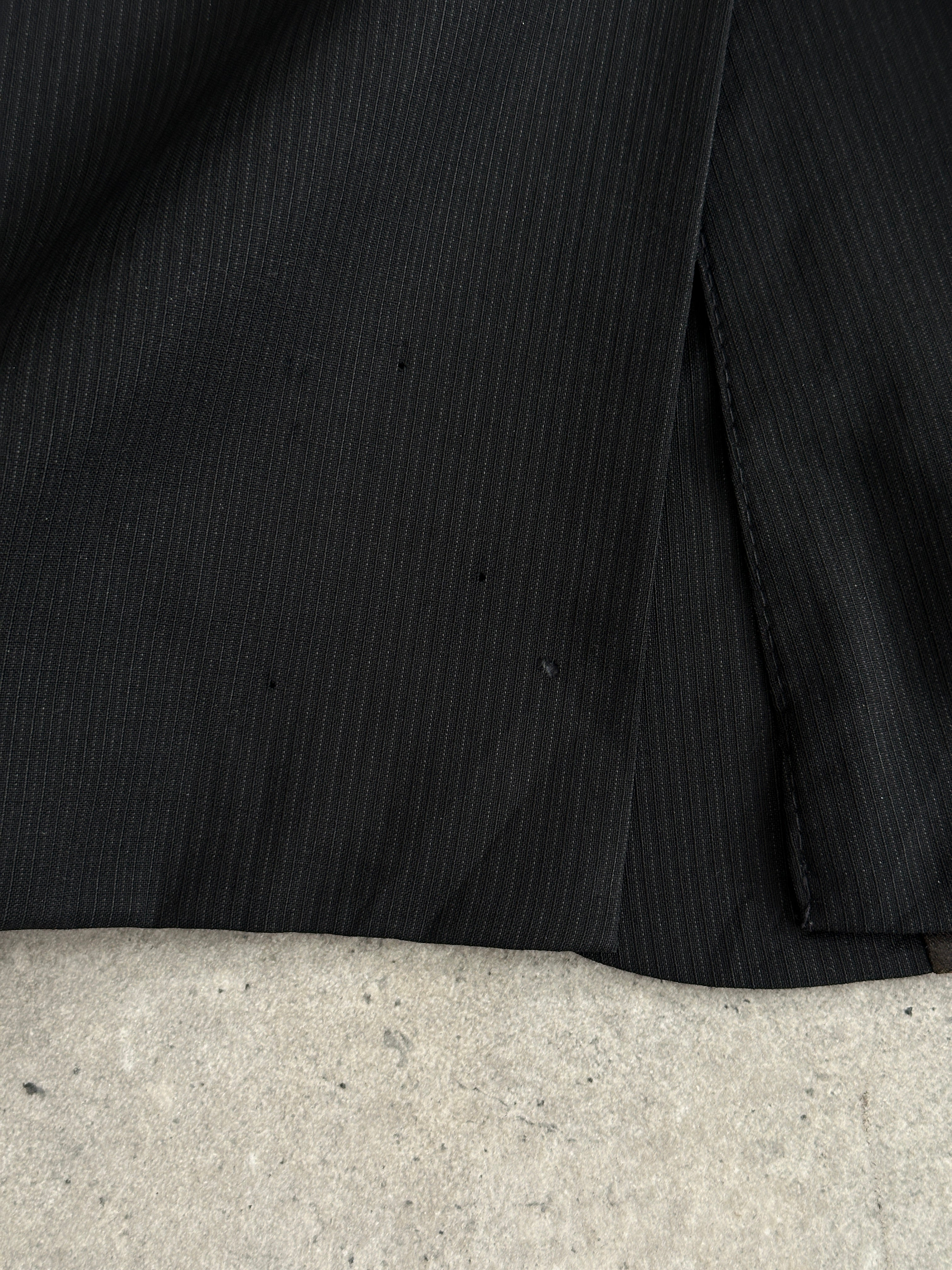 Yves Saint Laurent Pour Homme 1990s pure wool pinstripe blazer, 42R/XL, tailored fit with classic lapels and pinstripe pattern.