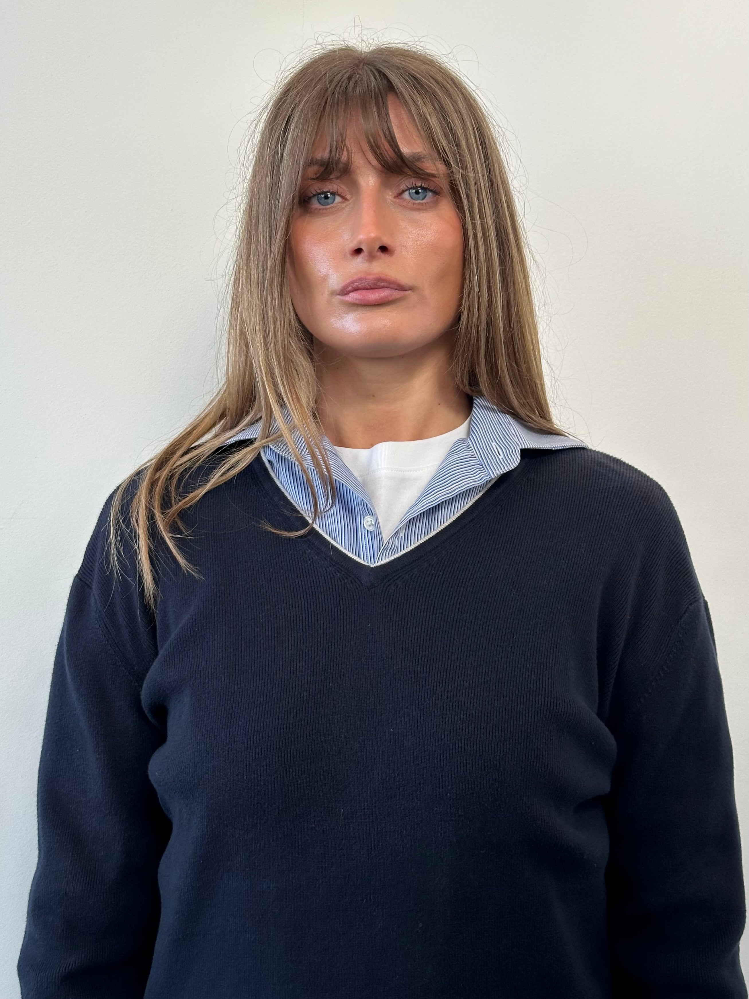 Armani Jeans pure cotton V-neck jumper in size M/L, soft grey knit with ribbed cuffs and neckline, casual and stylish.