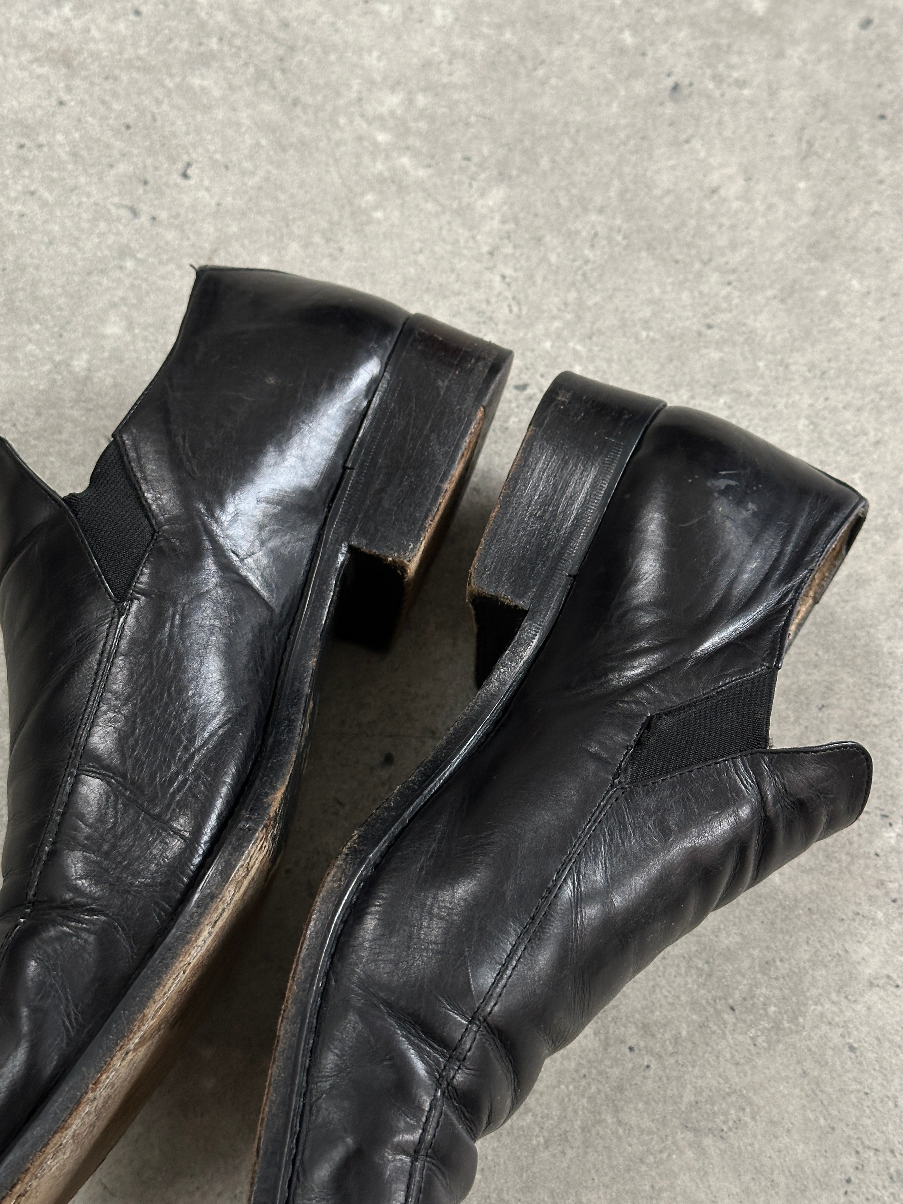 Thierry Mugler 1990s leather angular toe shoes in black, UK8/9, with sleek design and pointed toe, photographed on a plain background.