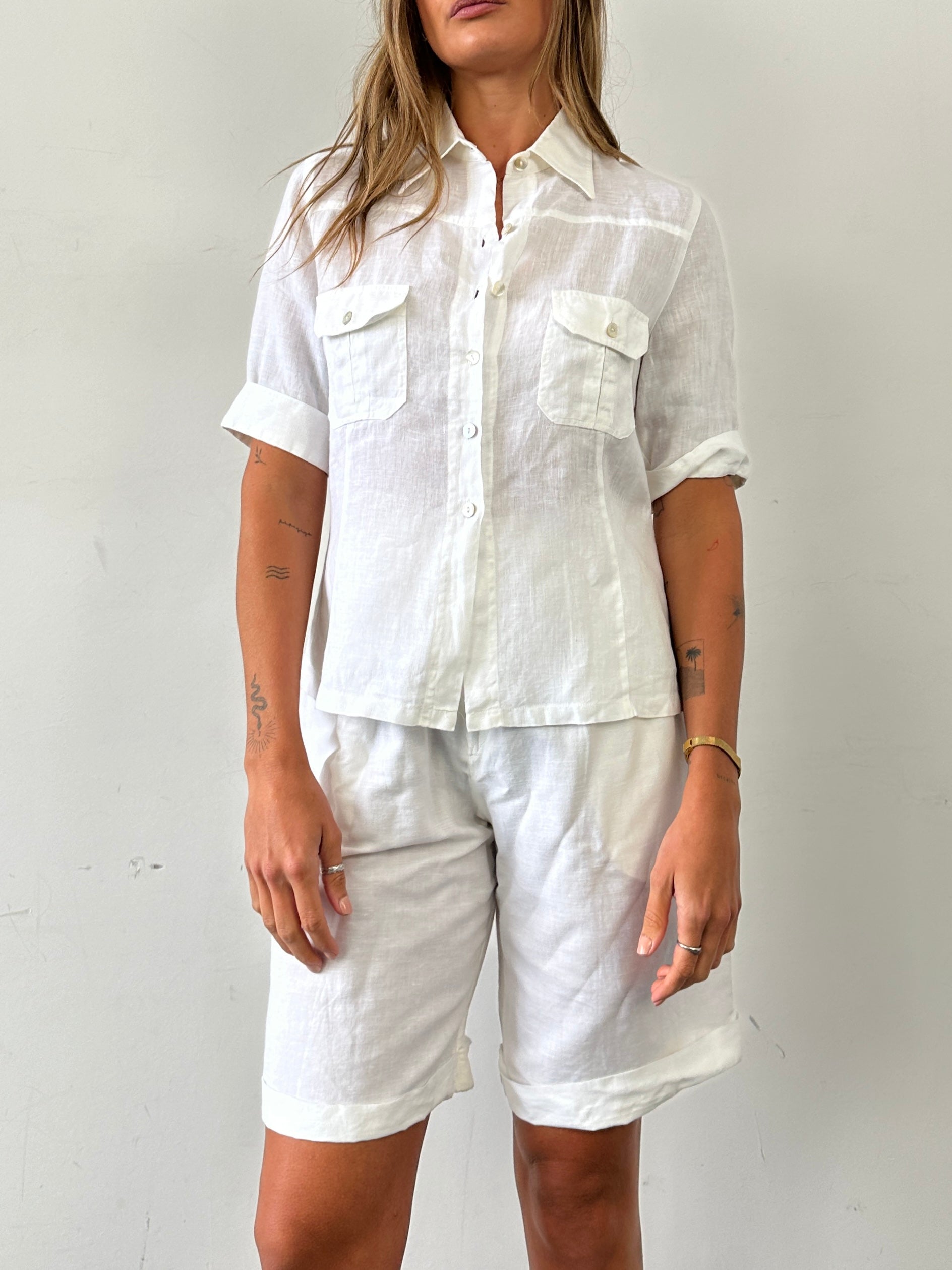 Vintage Italian vintage pure linen short sleeve shirt in size M, featuring lightweight, breathable fabric and classic design.