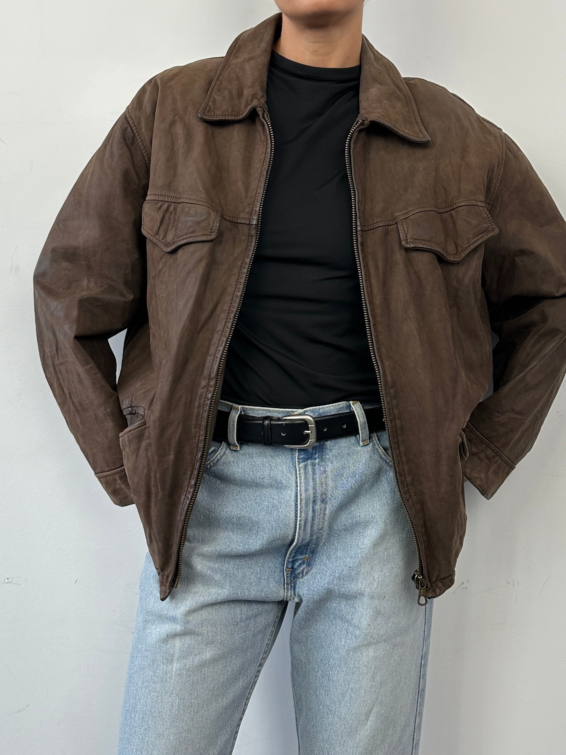 Vintage Italian vintage nubuck leather zip-up jacket, size L, stylish and timeless men's leather jacket with classic design.