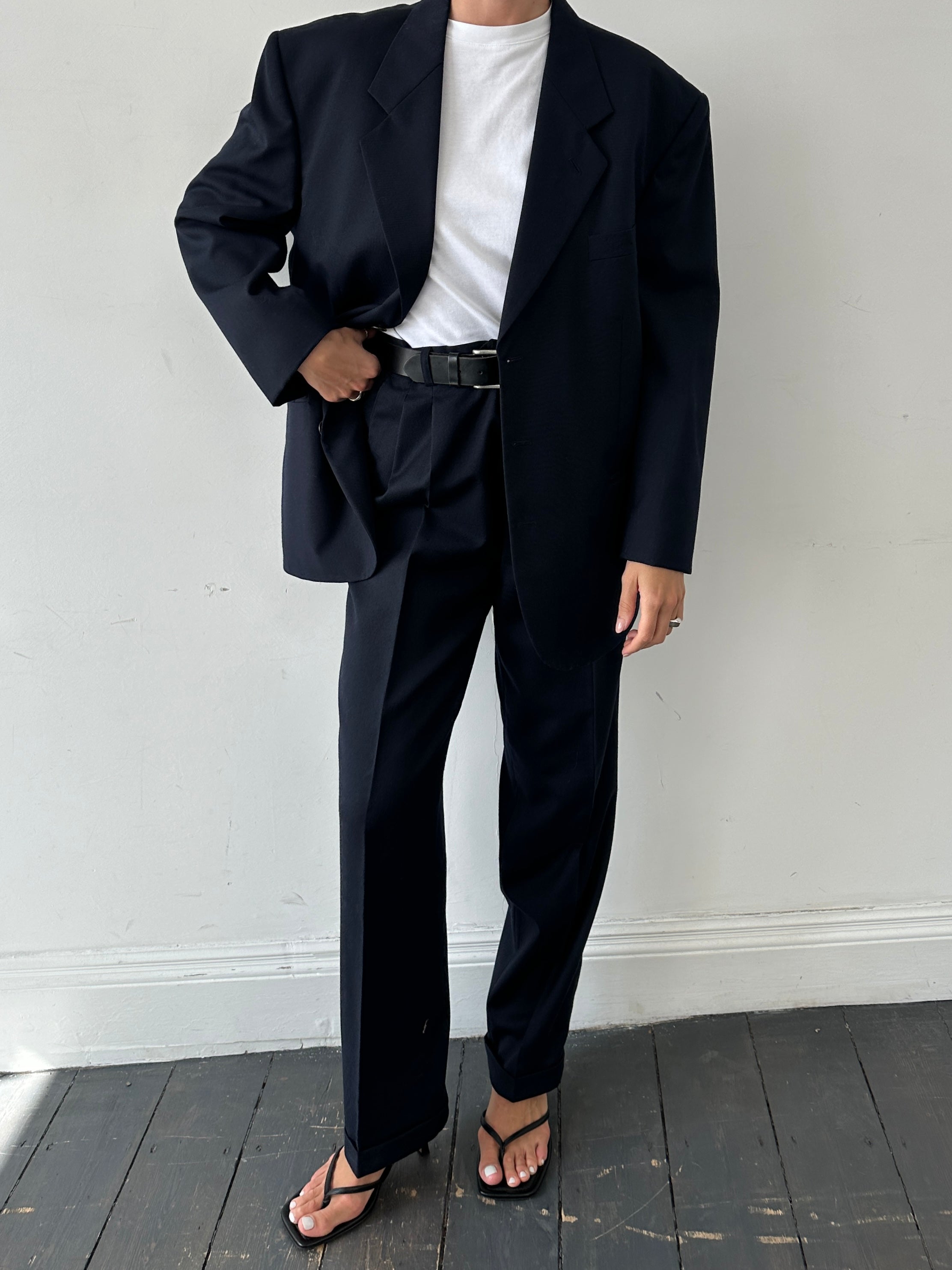 Vintage pure wool straight leg tailored trousers in size W32 displayed on a mannequin, showcasing classic tailored design.