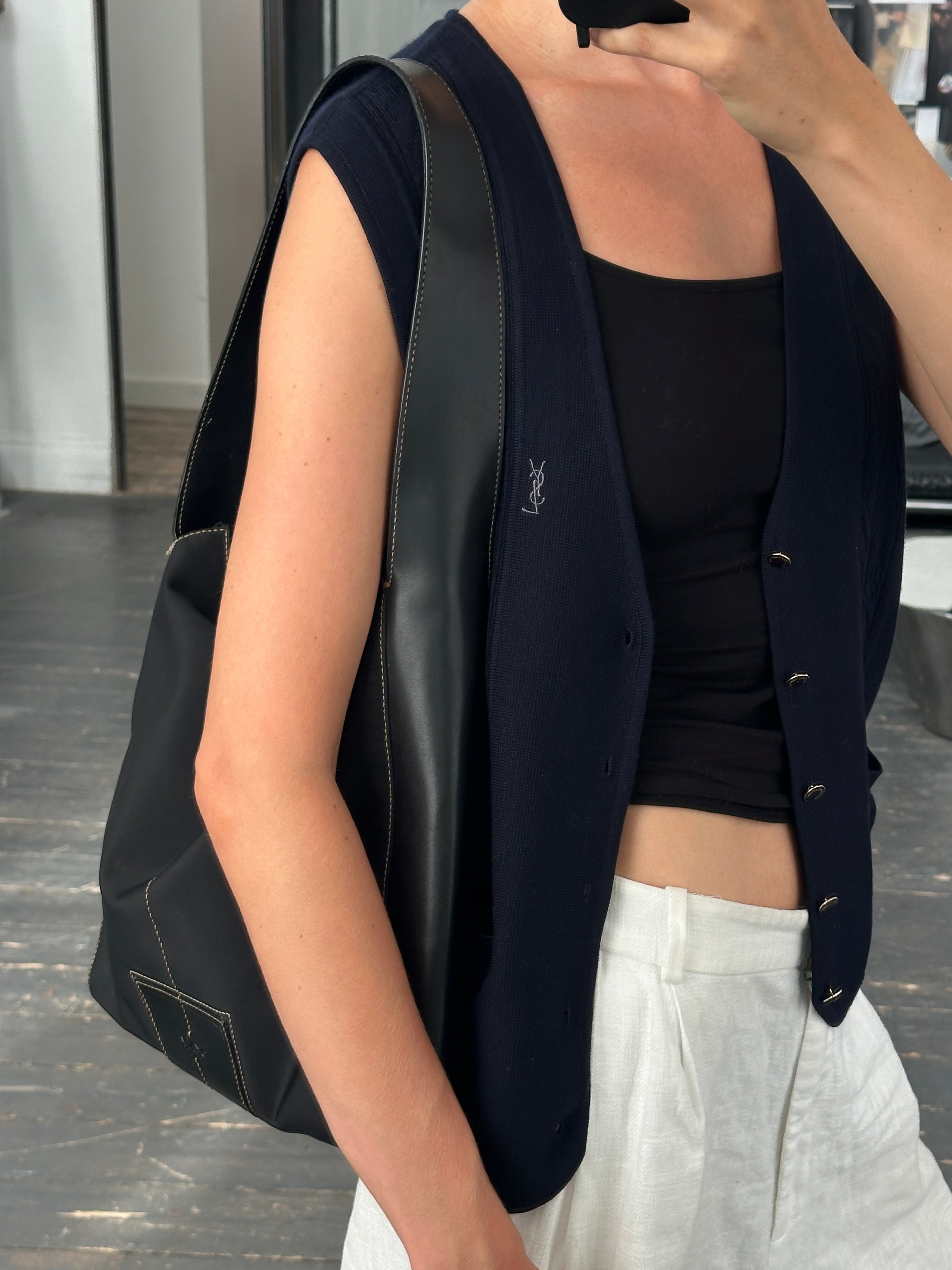 DKNY 2000s Contrast Stitch Shoulder Bag
