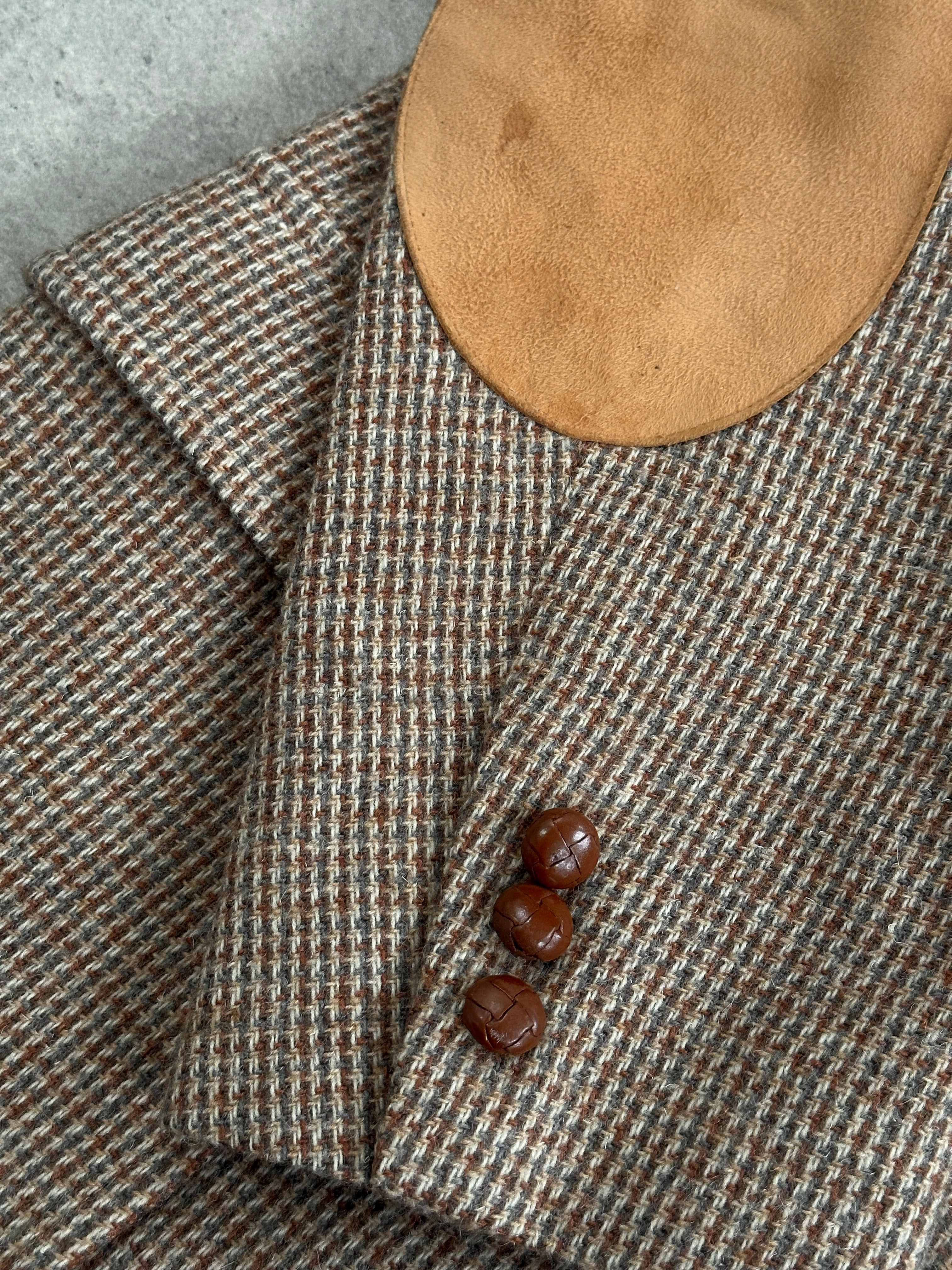 Pendleton 80s Tweed Virgin Wool Single Breasted Blazer in XL, showing classic tailored fit and textured tweed fabric.