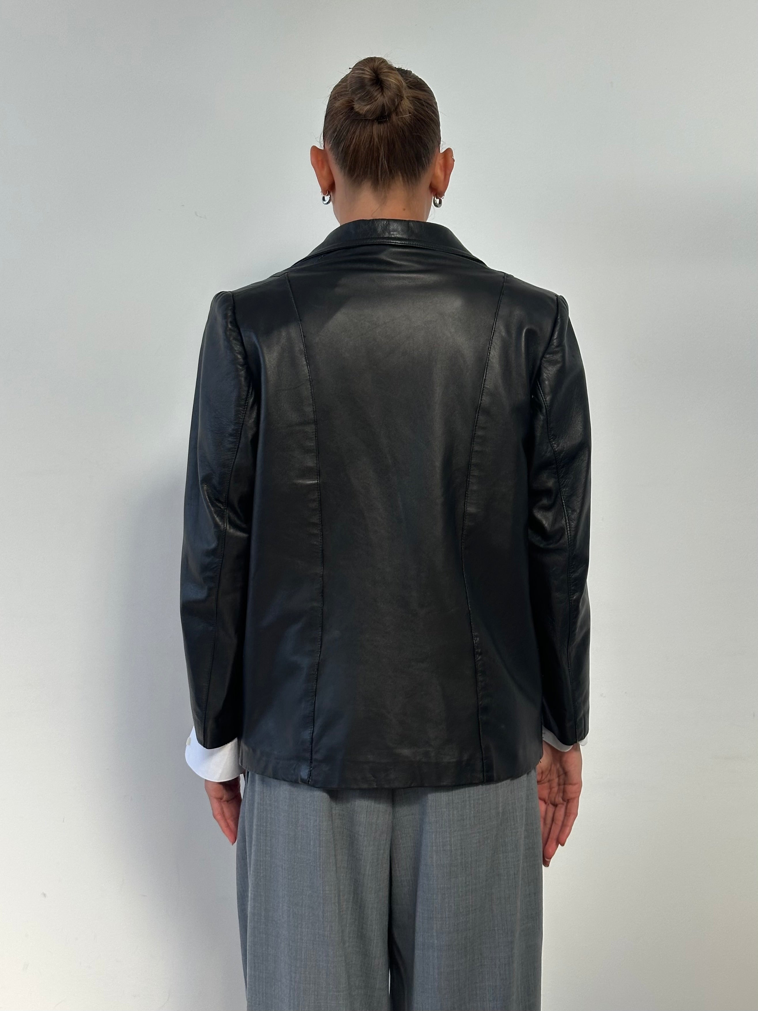 Vintage single button leather blazer jacket, men's size M, featuring classic leather material and tailored fit.