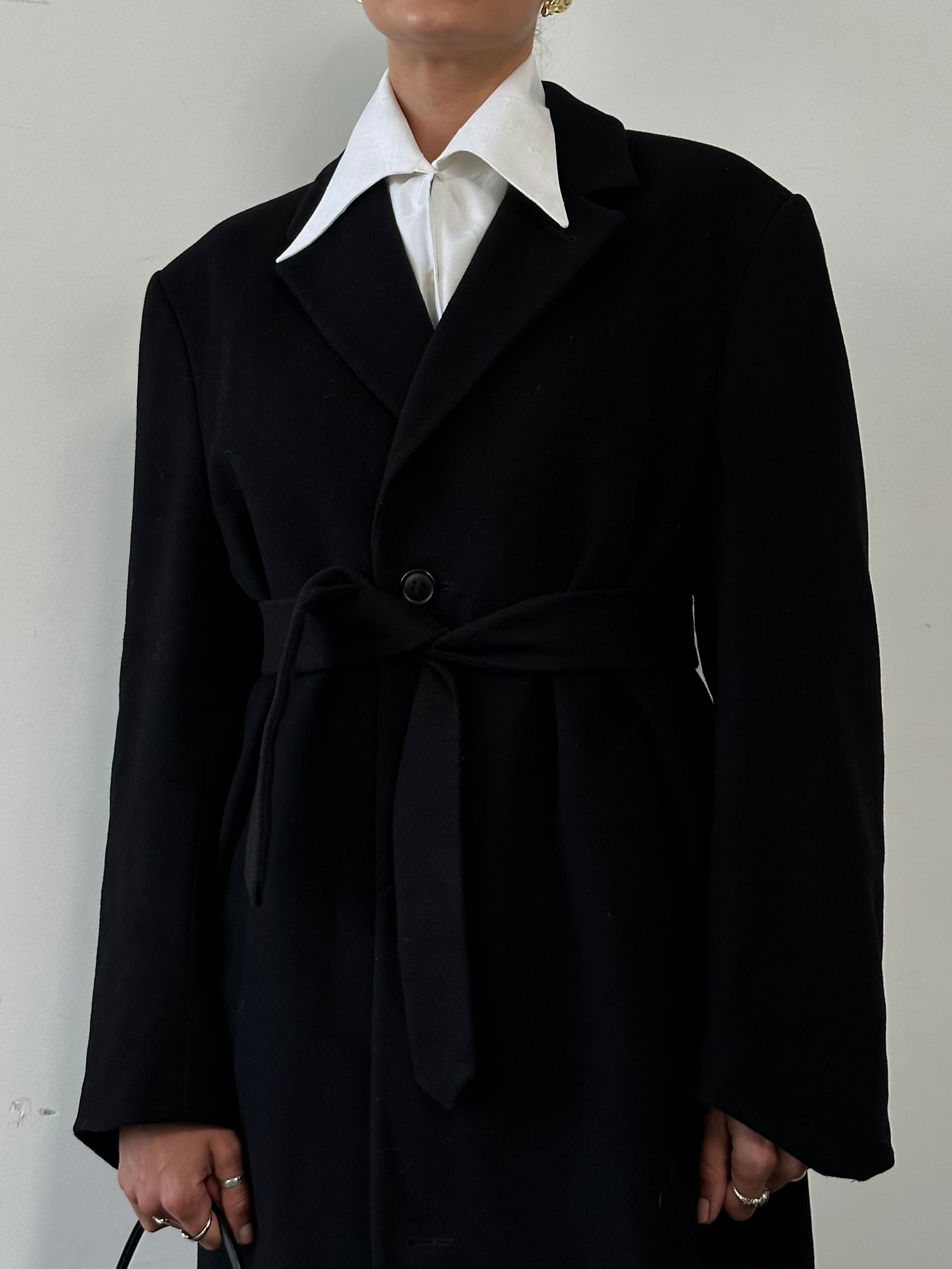 Pierre Cardin wool cashmere single-breasted coat in XL, featuring a classic design and tailored fit in neutral color.