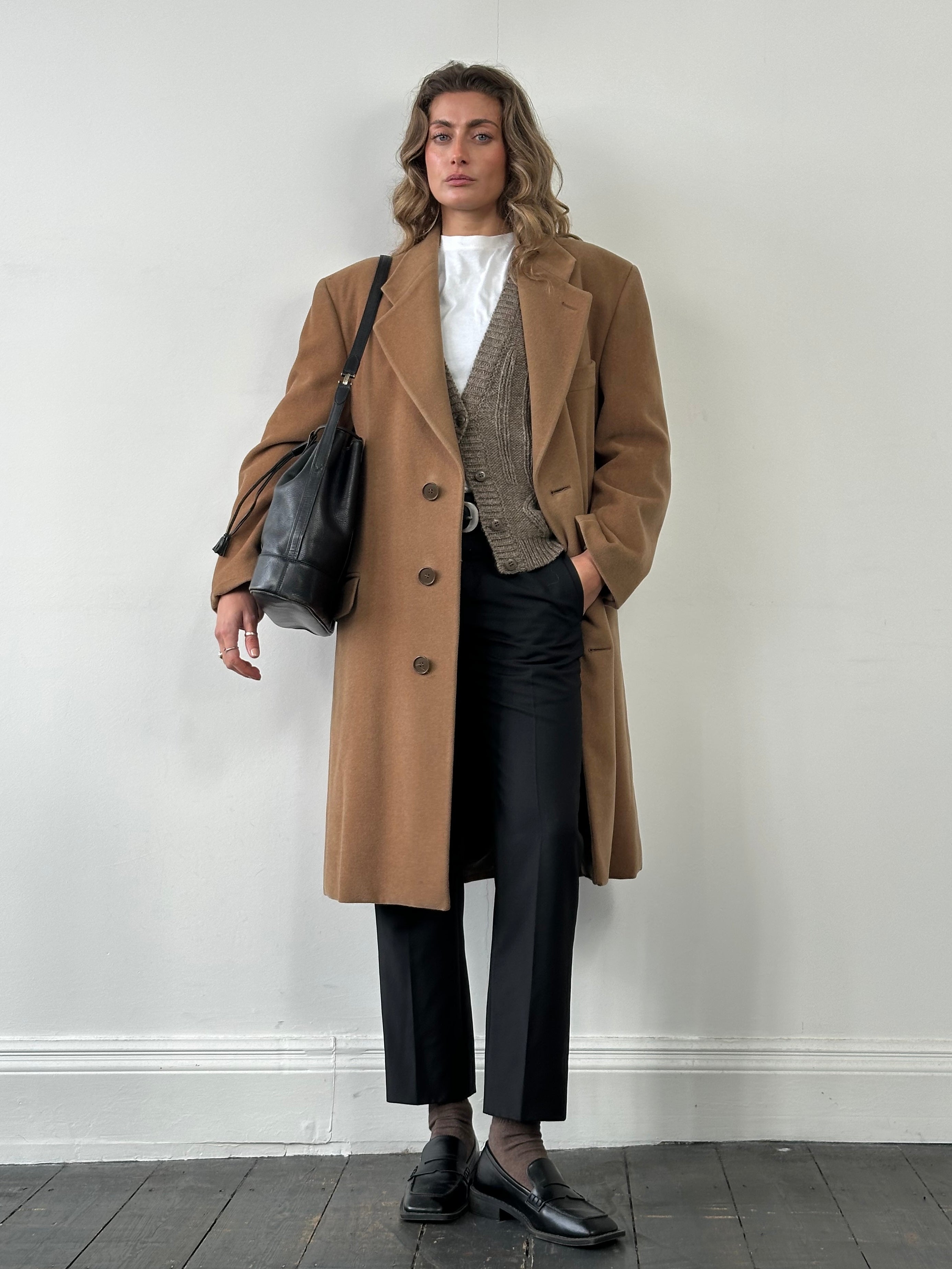 Giorgio Armani Le Collezioni wool cashmere single-breasted coat in XL, beige color, with classic lapel and tailored fit.