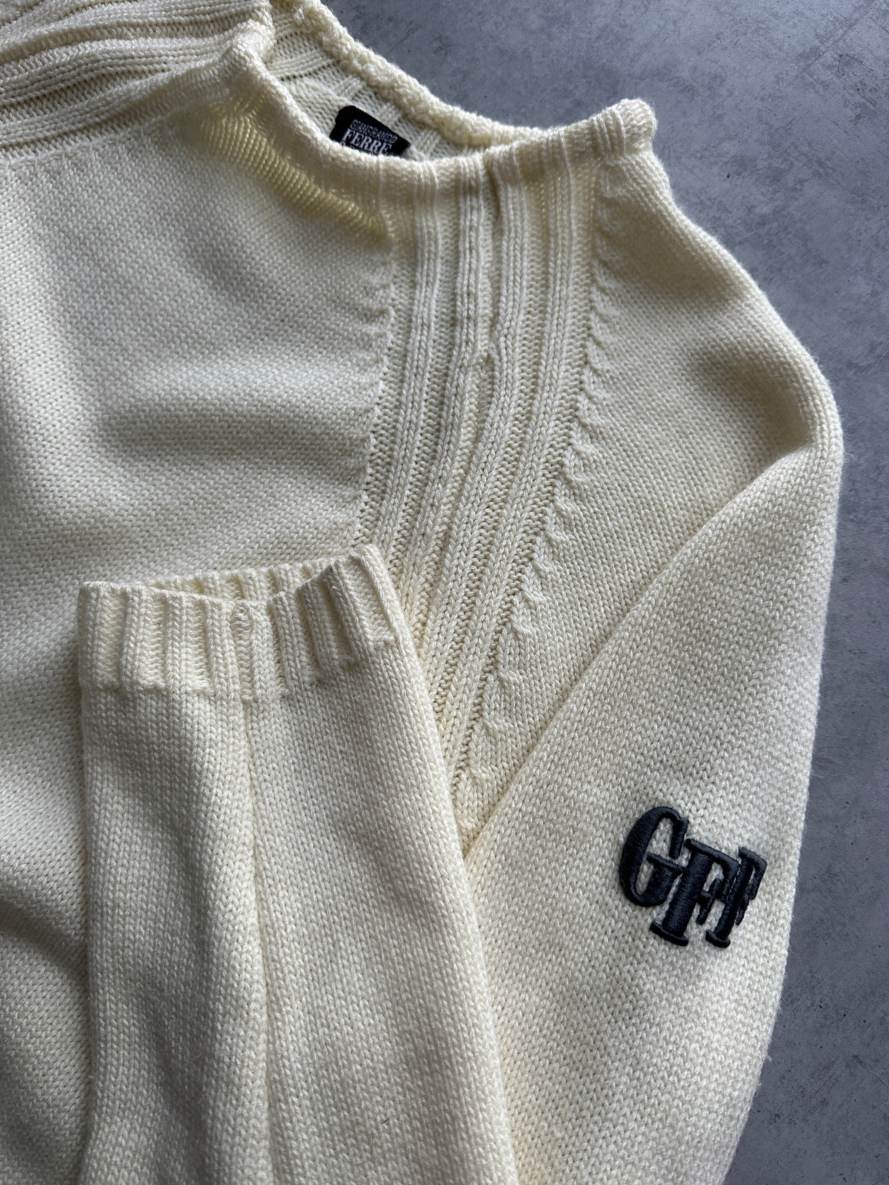 Gianfranco Ferre 2000s pure cotton knitted jumper in size large/extra large, featuring a cozy, textured knit pattern.