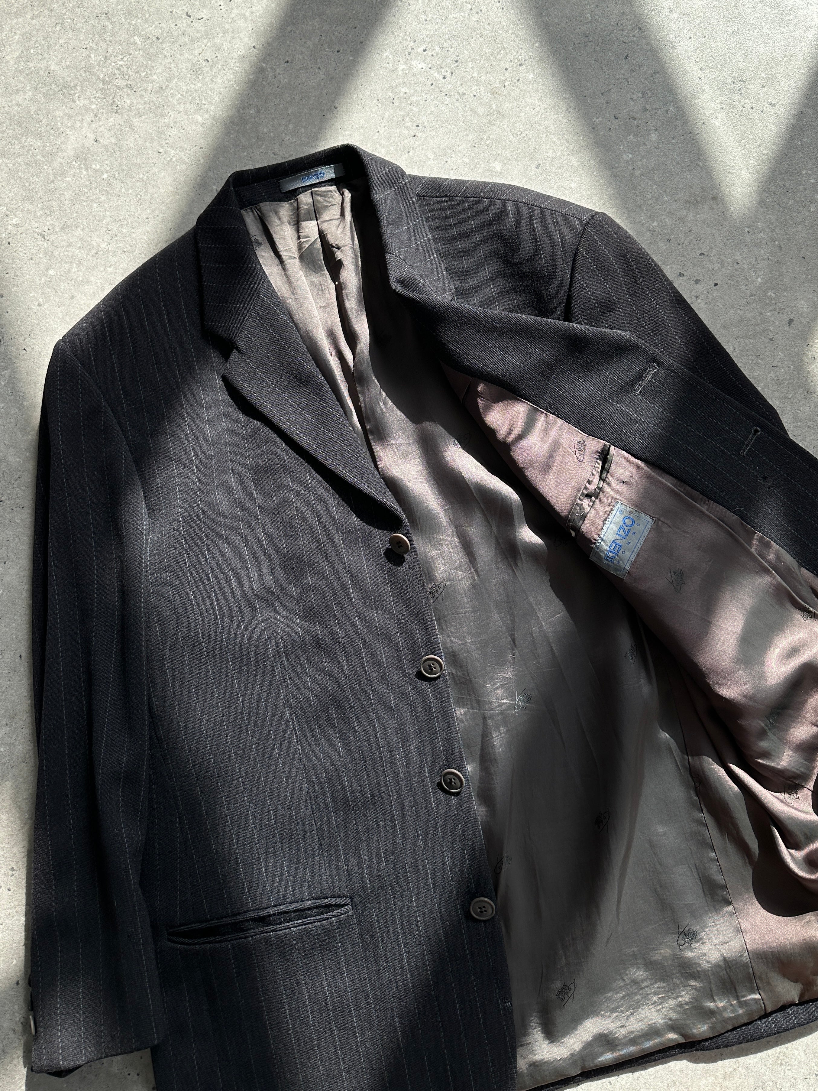 Kenzo wool pinstripe single-breasted blazer in size 44R, tailored fit with classic lapels and structured design.