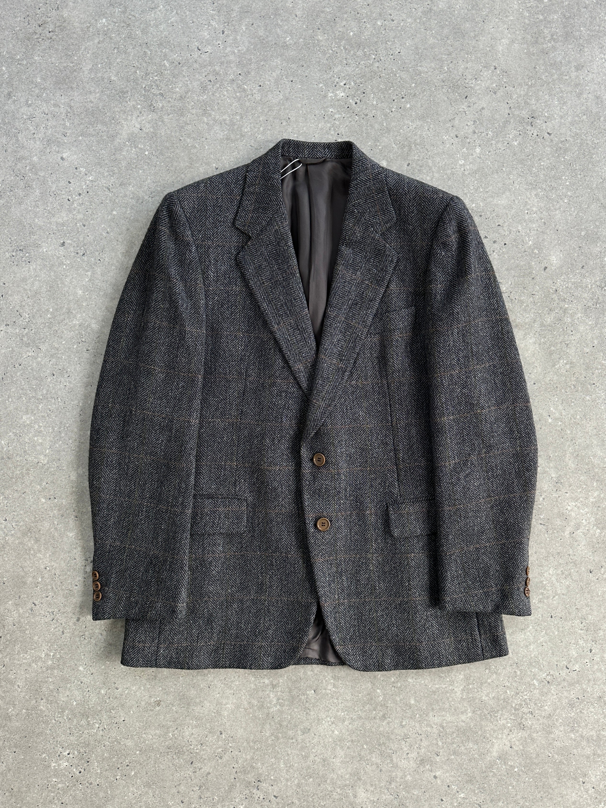 Burberry tweed pure wool single-breasted blazer in size 40R/L, tailored fit with classic check pattern and structured lapel.