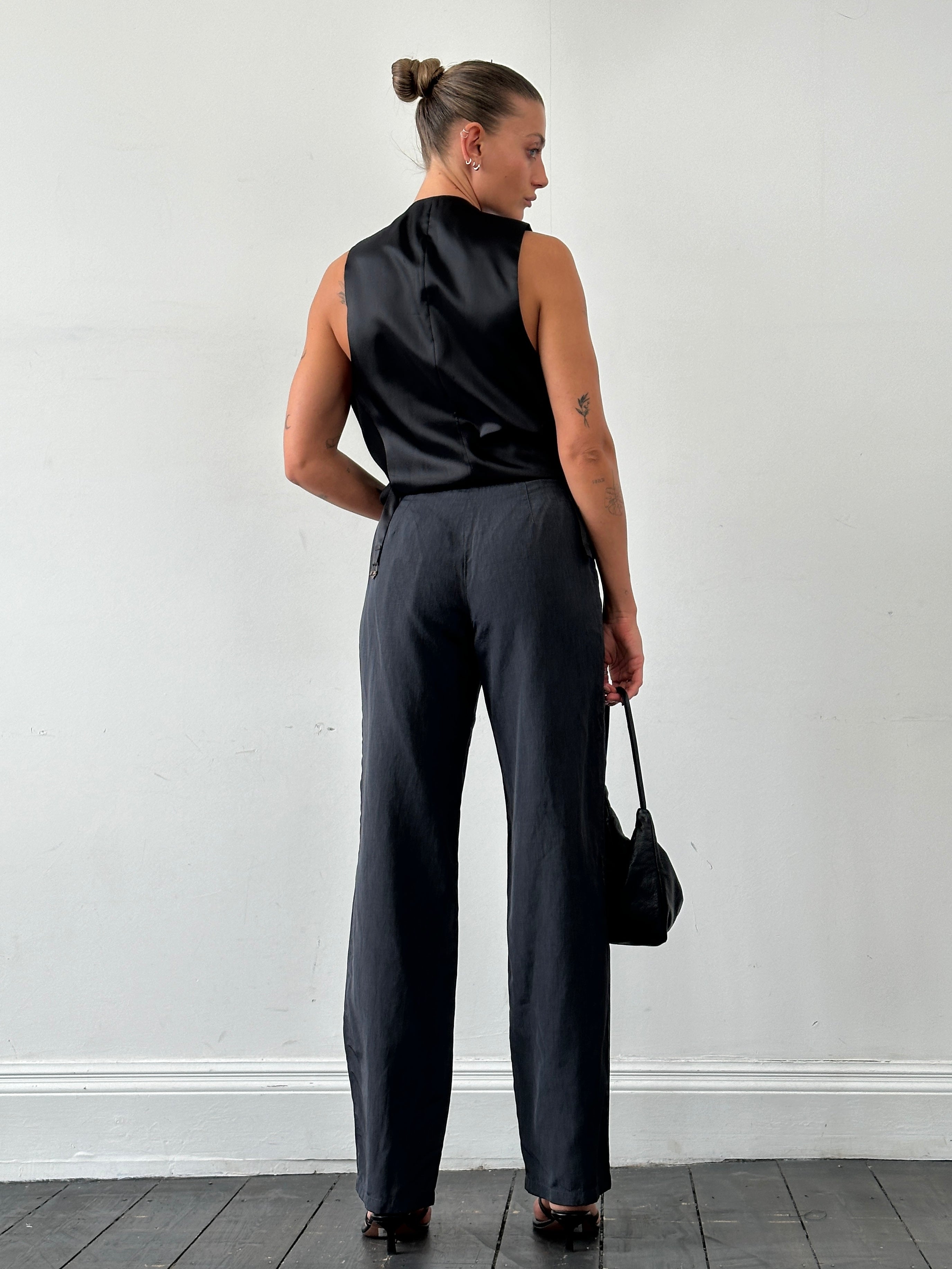 Armani Jeans linen straight-leg mid-waist trousers in W28, displayed flat, showing light fabric and classic fit.