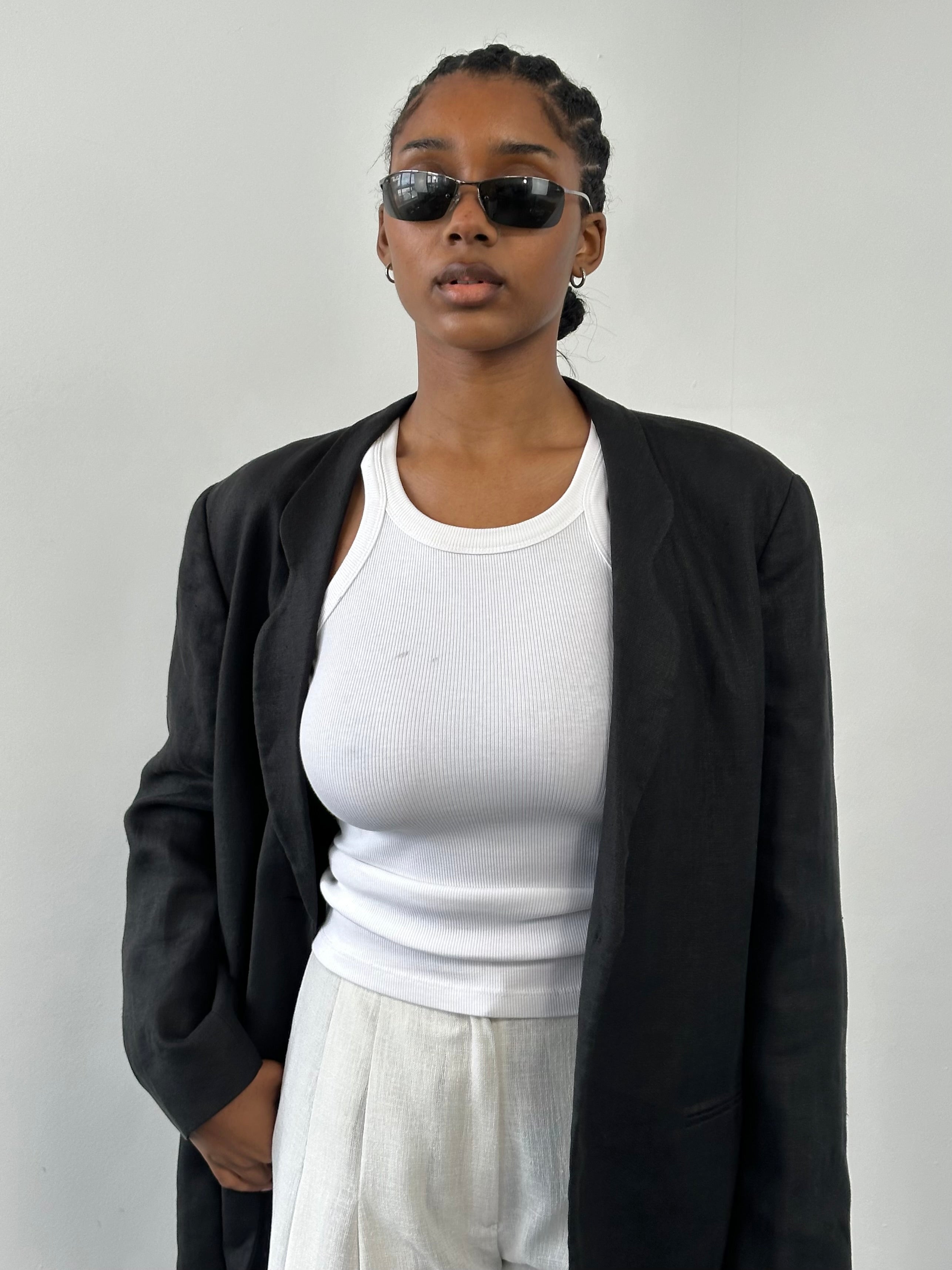 Mani 1990s pure linen single button blazer in beige, tailored fit with notched lapel, displayed on a hanger.