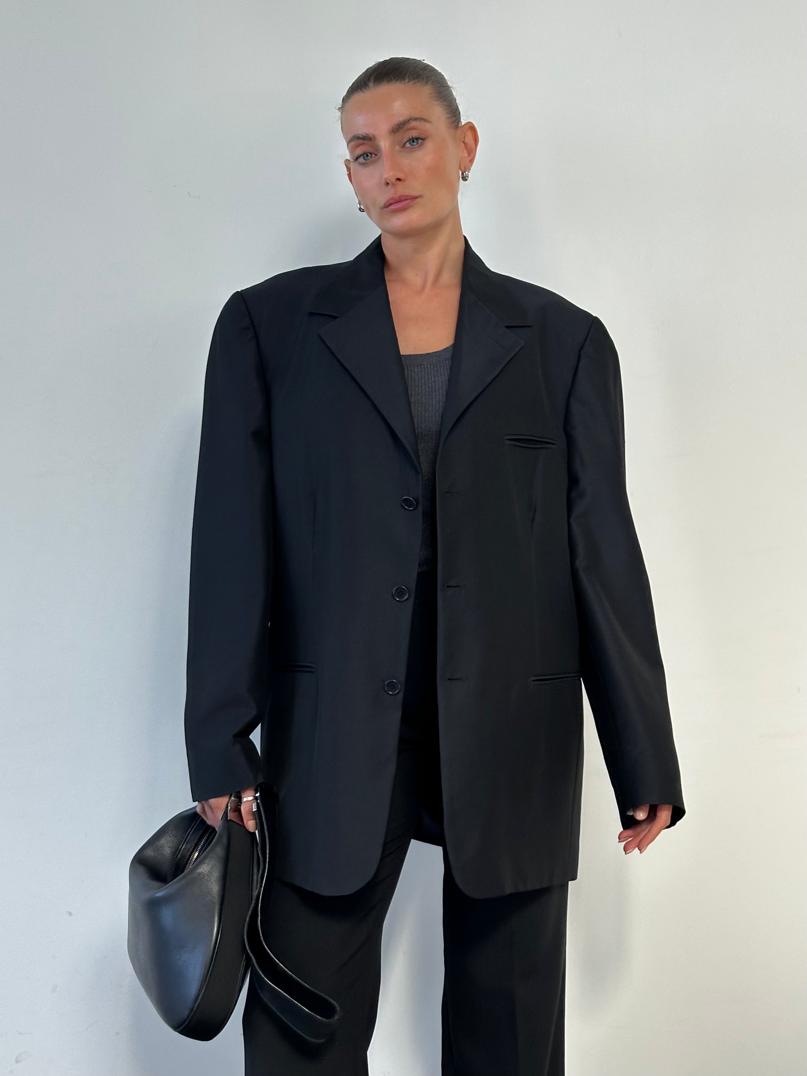 Vintage Italian single-breasted blazer in size 46R/XL, tailored fit, classic style with detailed lapels and structured shoulders.